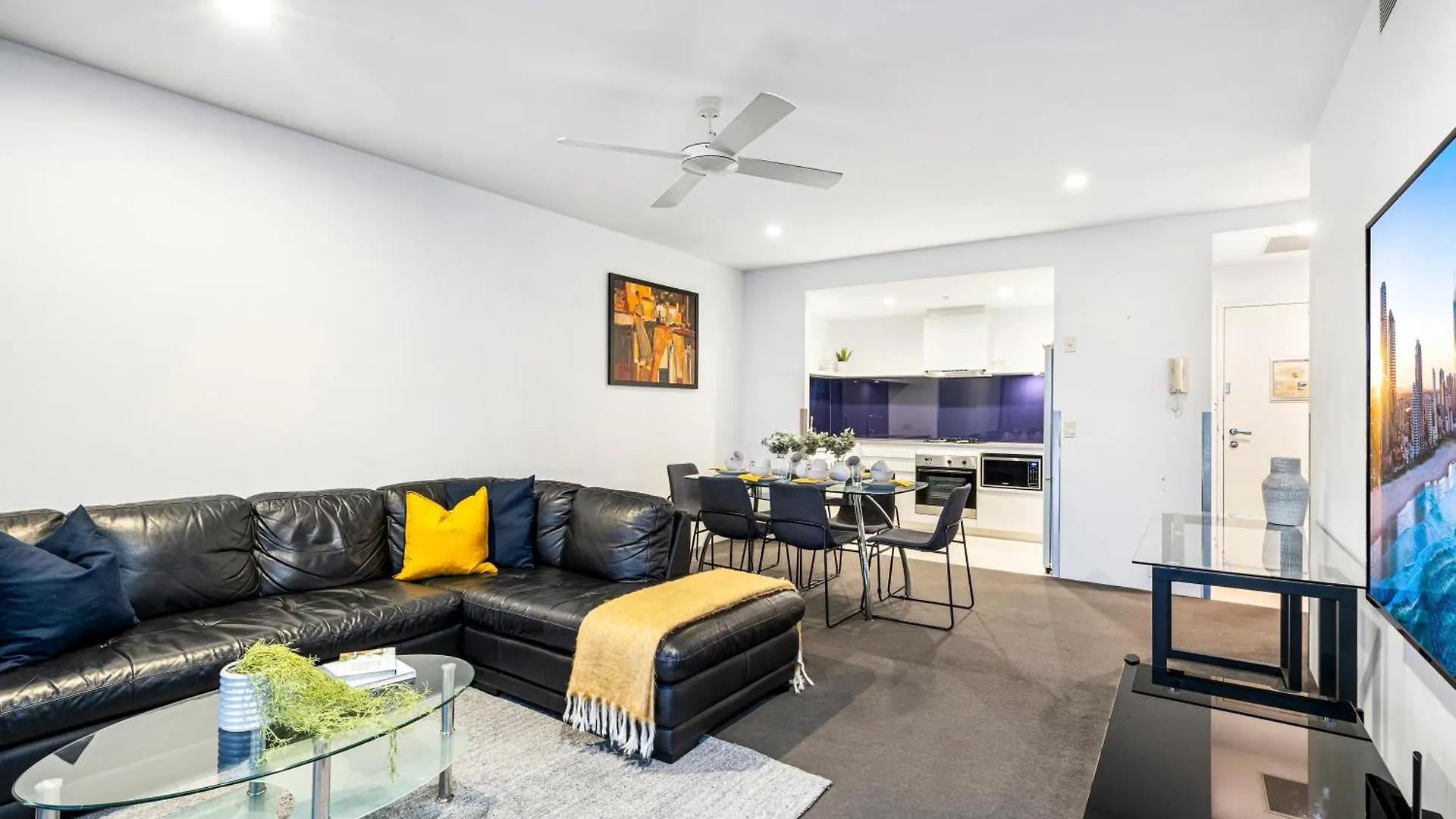 Self-contained At Circle On Cavill - Privately Managed - Wow