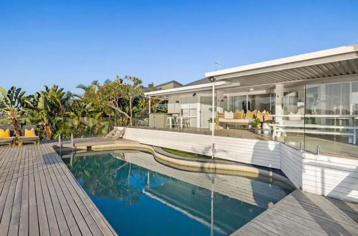 Sandy Toes & Sunsets On The Creek In Palm Beach, Qld! Holiday home *