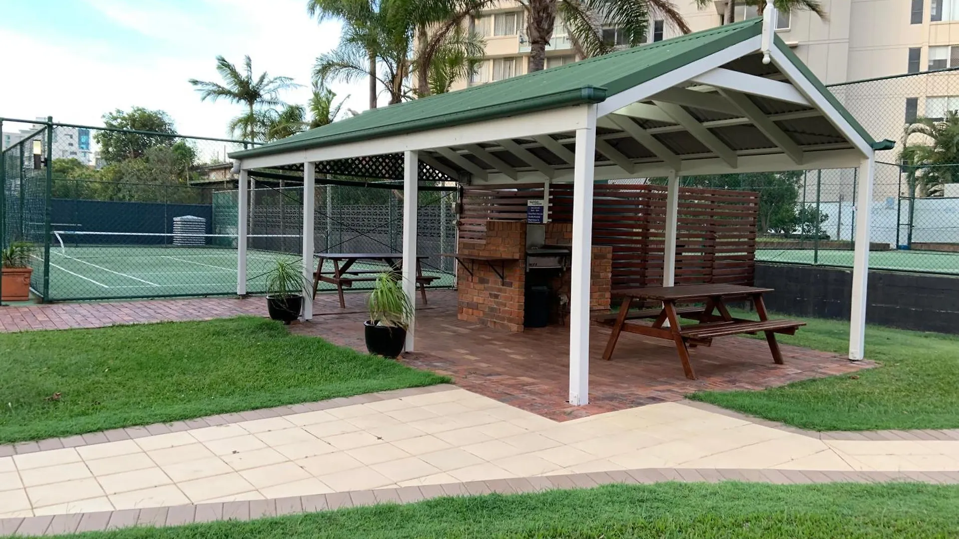Burleigh Gardens North Hi-rise Апарт-отель 3*