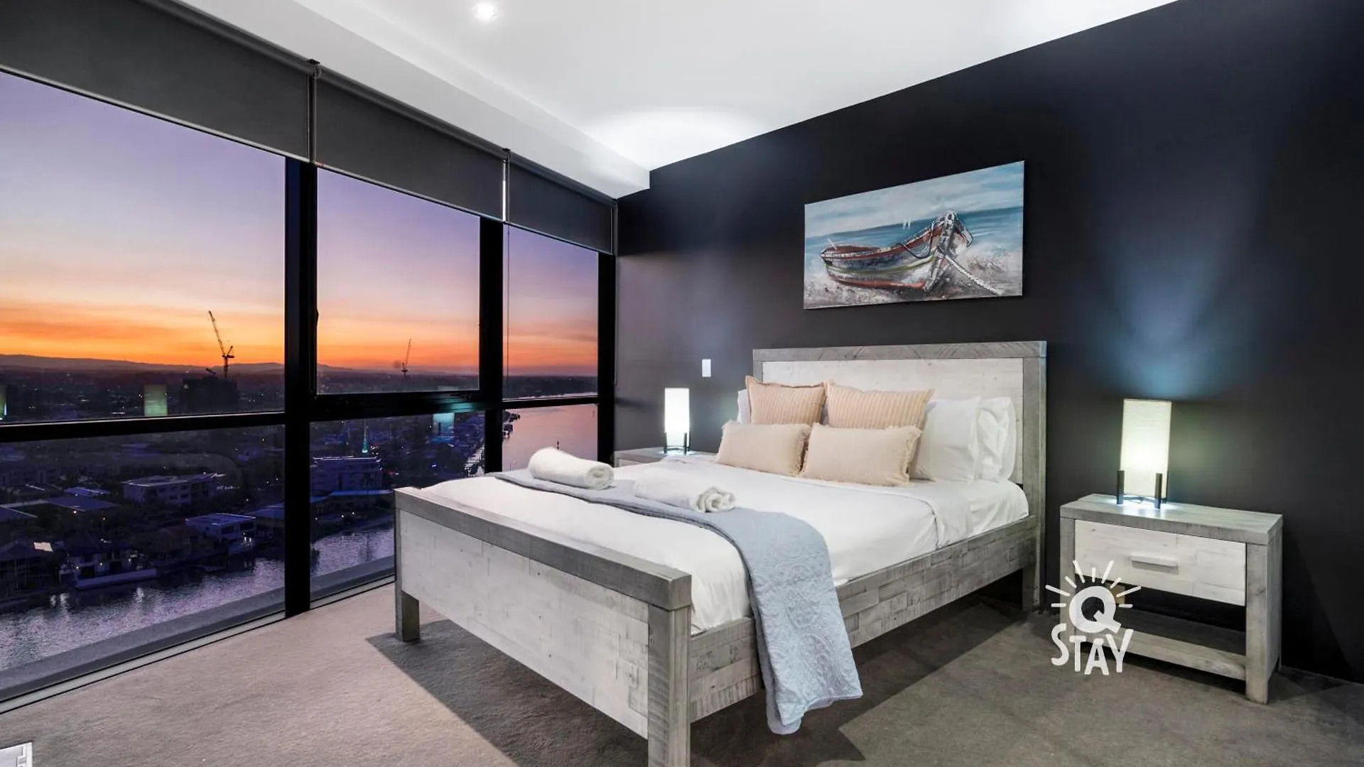 Circle On Cavill - 2 Bedroom Hinterland In The Heart Of Surfers Paradise