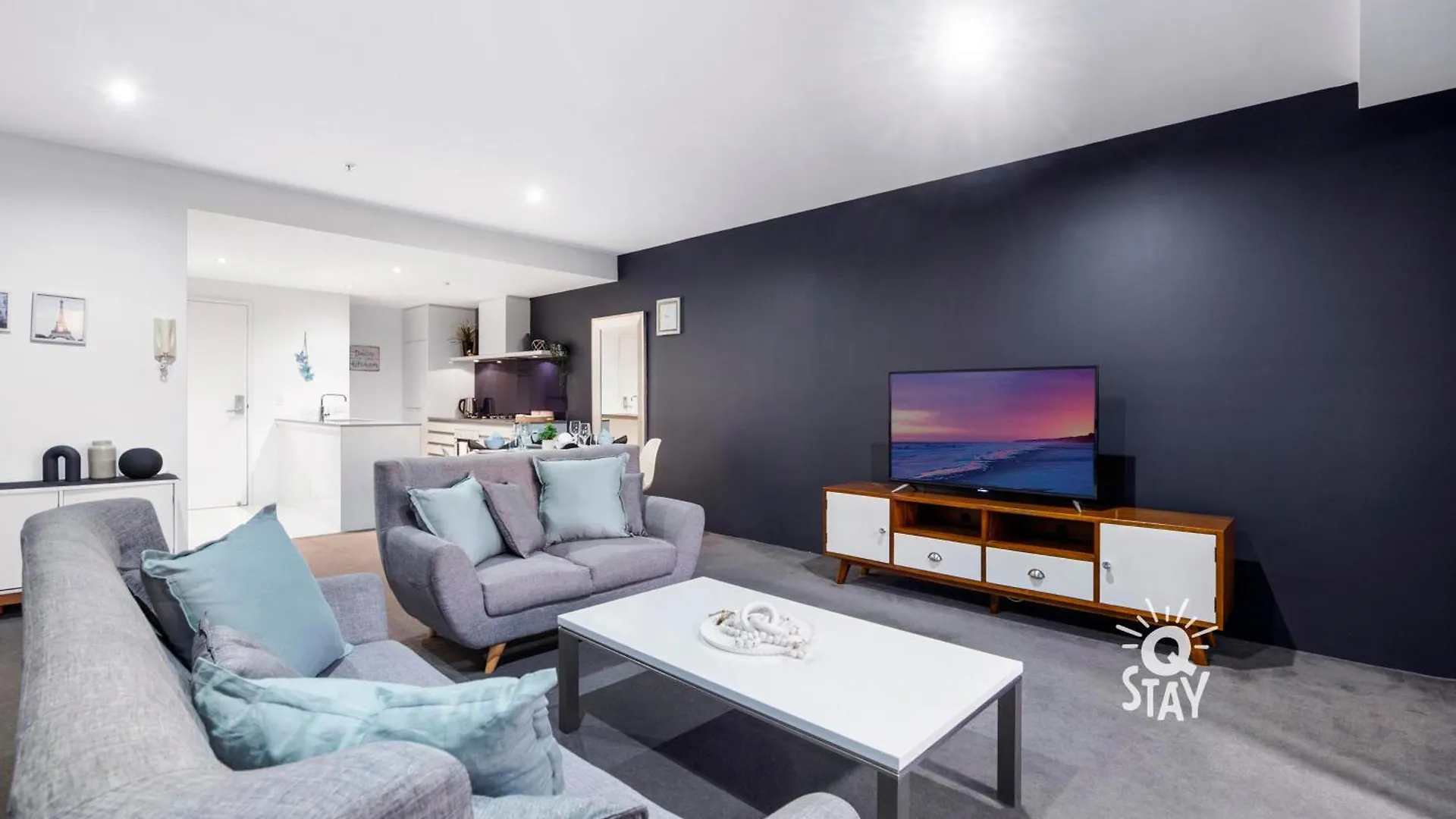 Apartment Circle On Cavill - 2 Bedroom Hinterland In The Heart Of Surfers Paradise Gold Coast