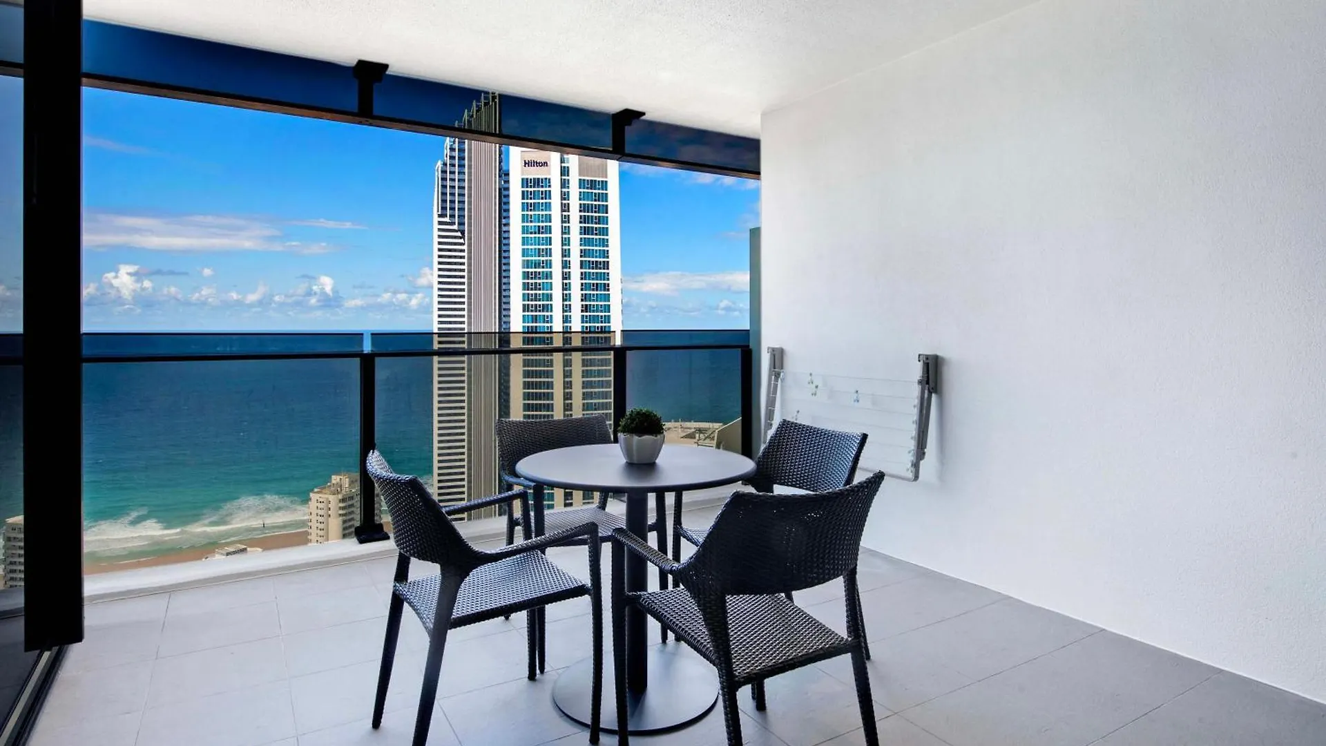 Apartment Circle On Cavill - Self Contained & Privately Managed - Wow Gold Coast