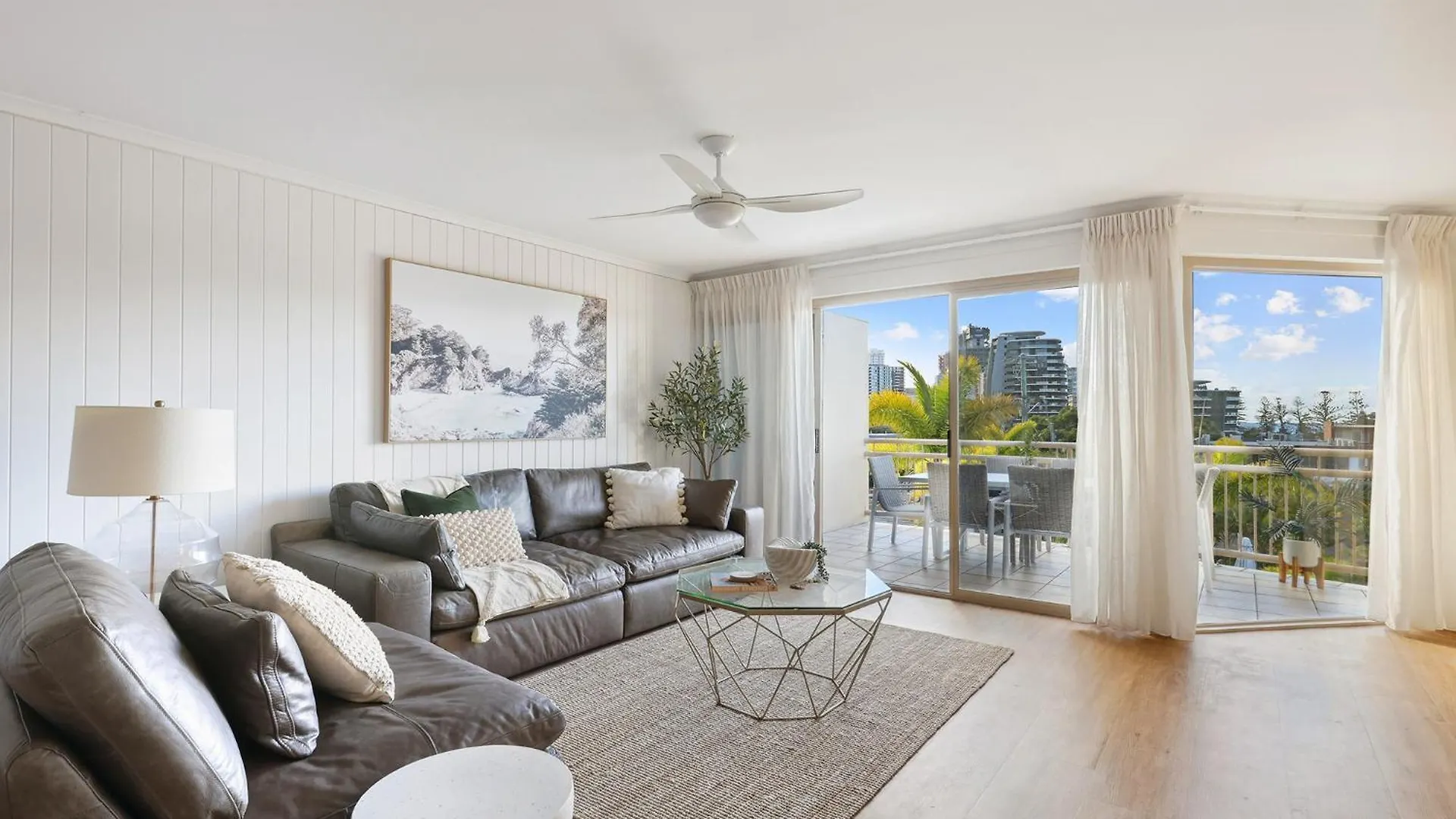 Lägenhet Burleigh Beachside Retreat