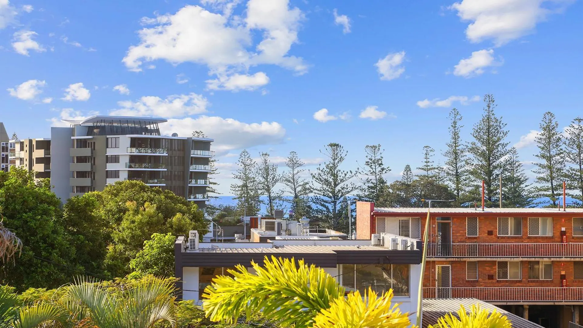 Burleigh Beachside Retreat *