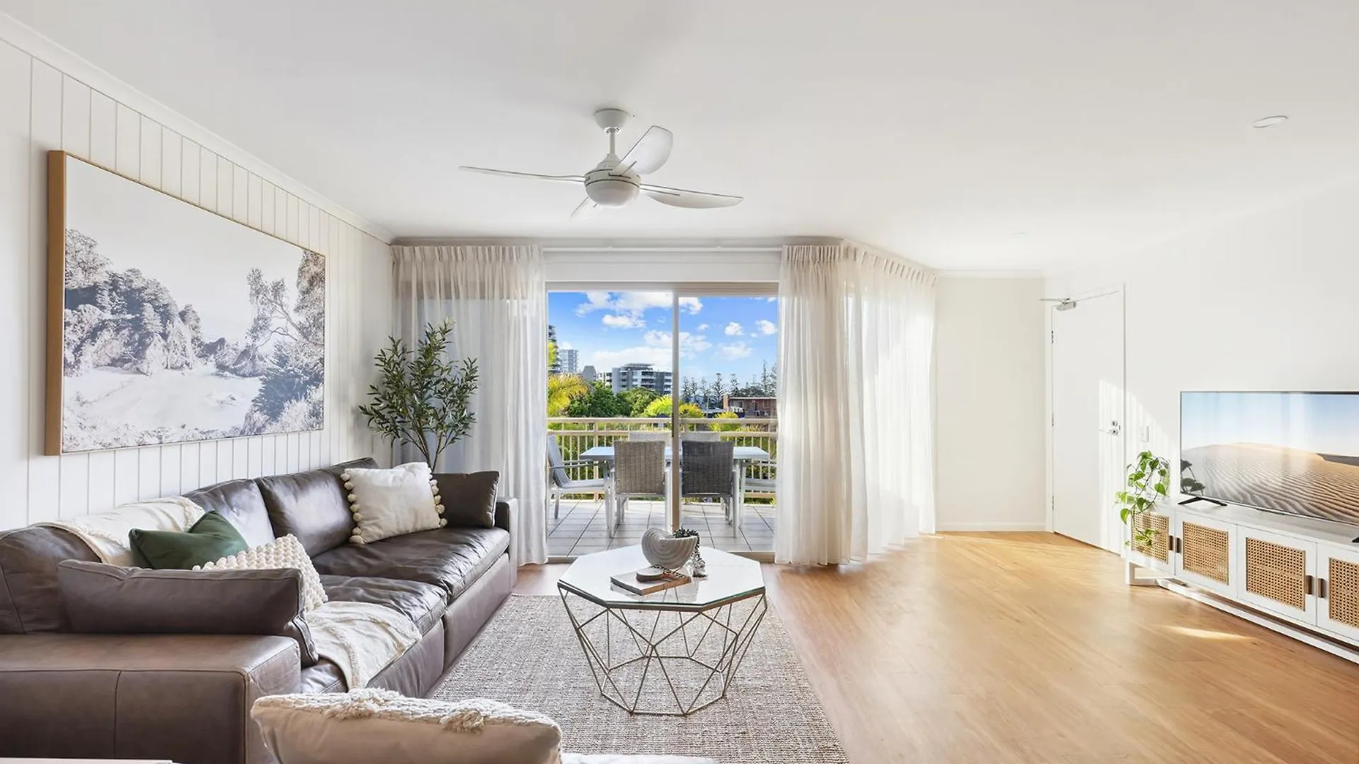 Lägenhet Burleigh Beachside Retreat