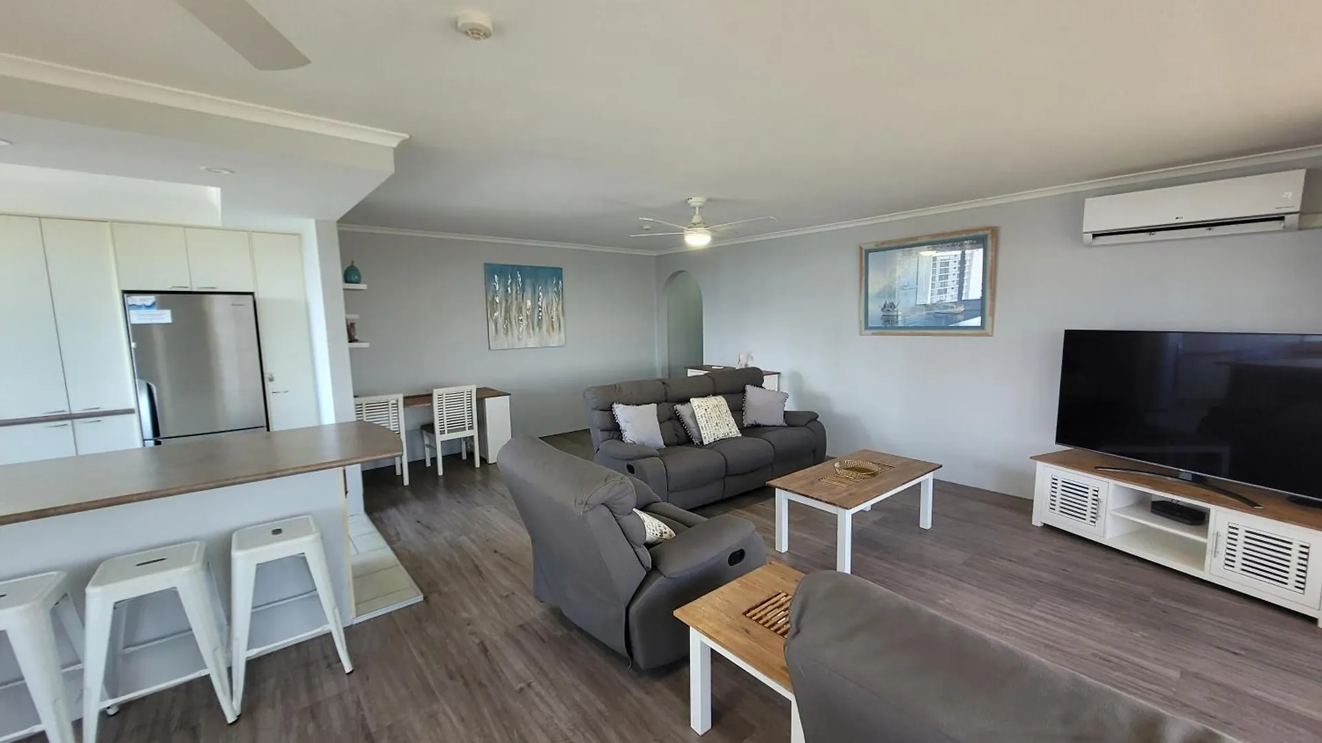 Aparthotel Surfers 4*