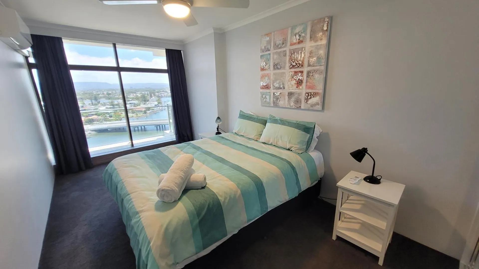 Aparthotel Surfers 4*