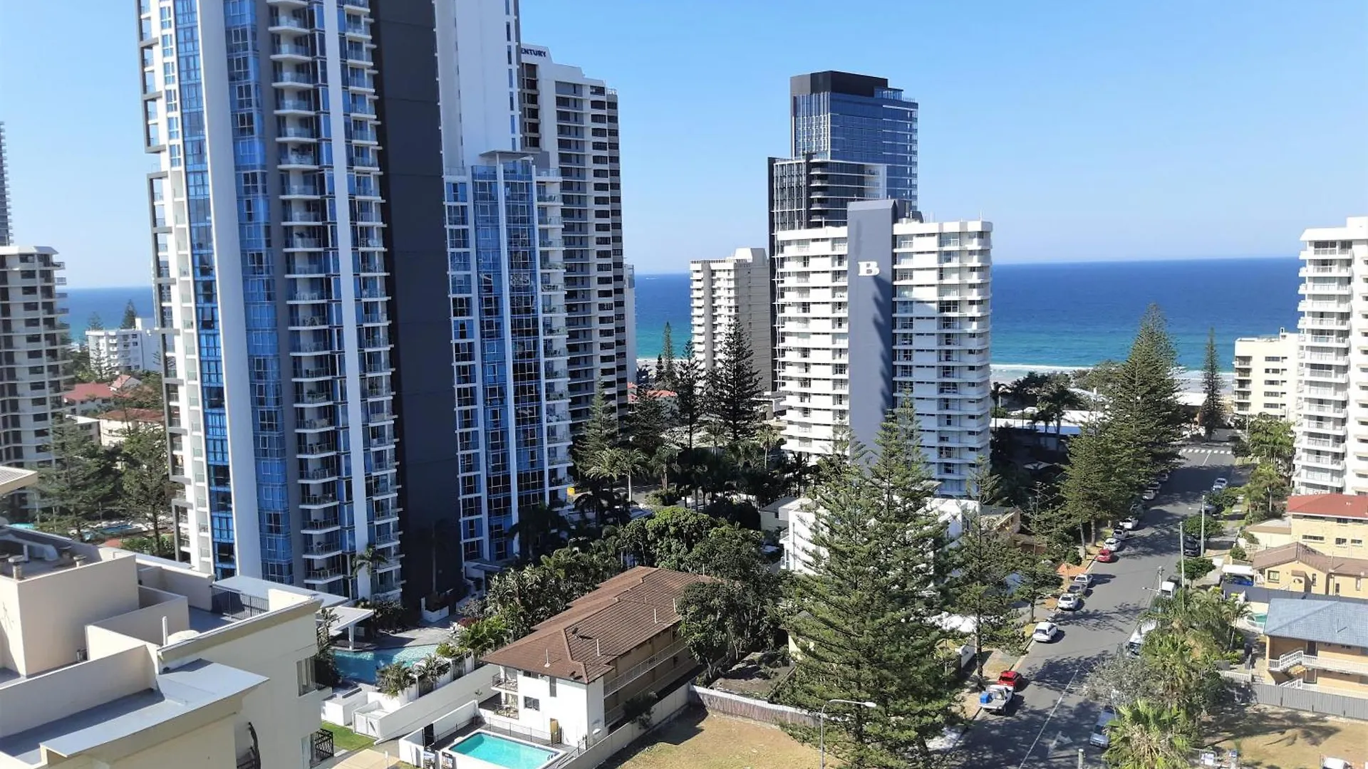 Surfers Aparthotel