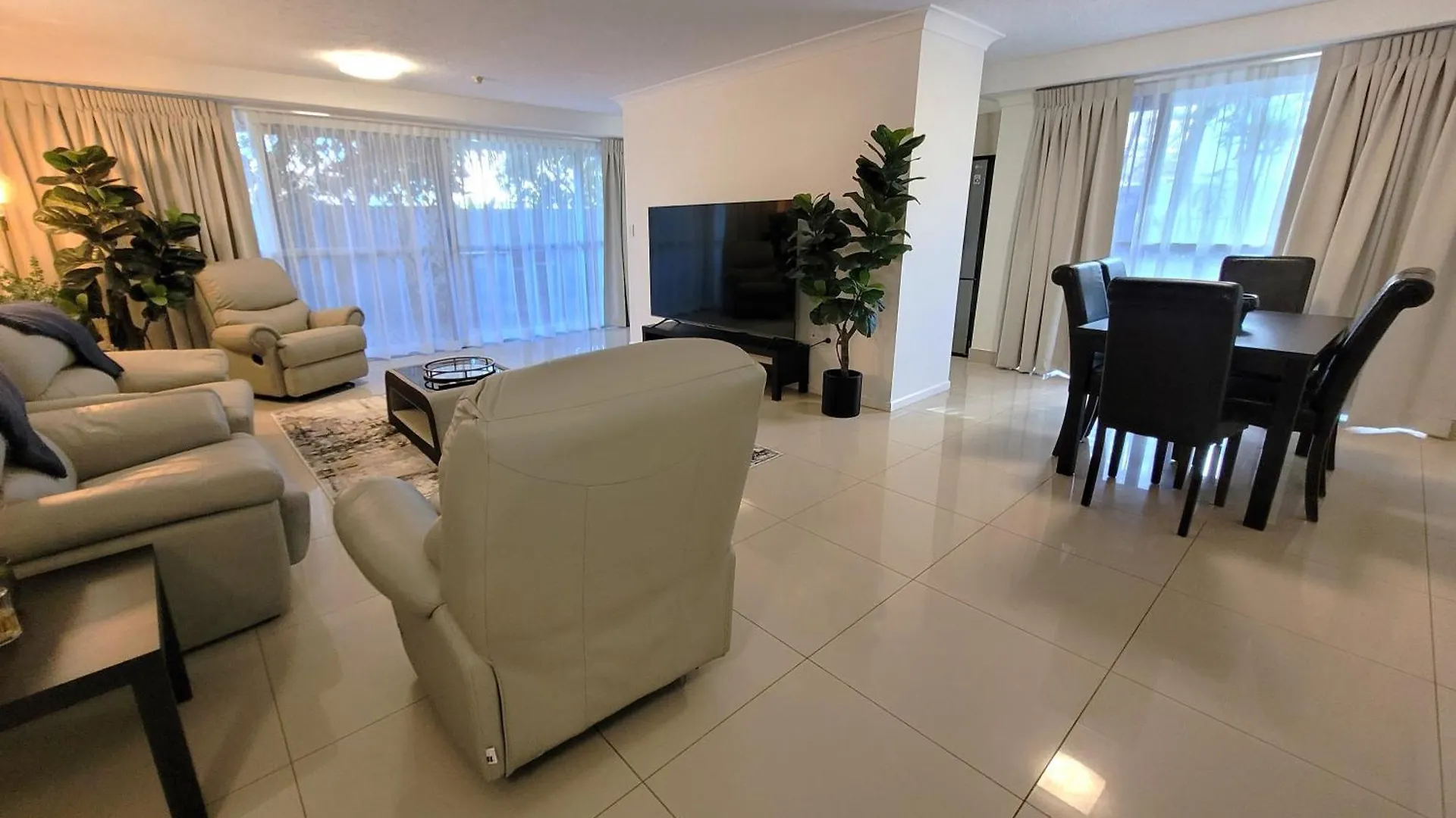 Surfers Aparthotel 4*