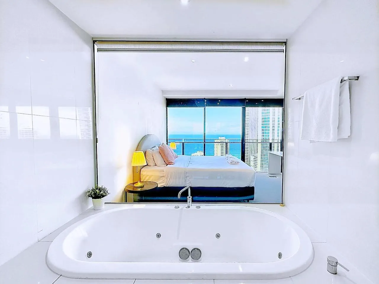 Circle On Cavill Surfers Paradise Apartments-holiday Paradise *