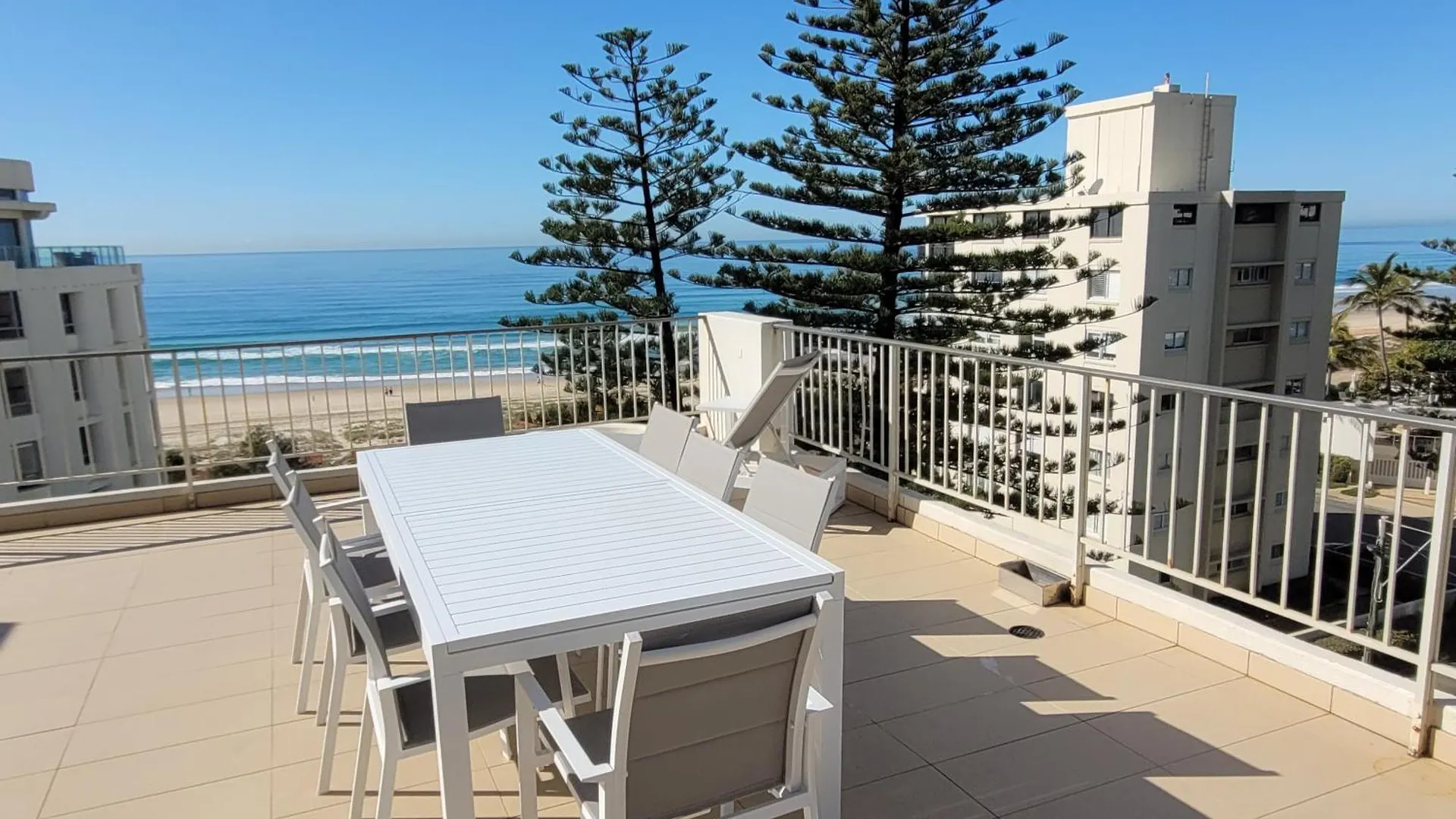 Surfers Aparthotel