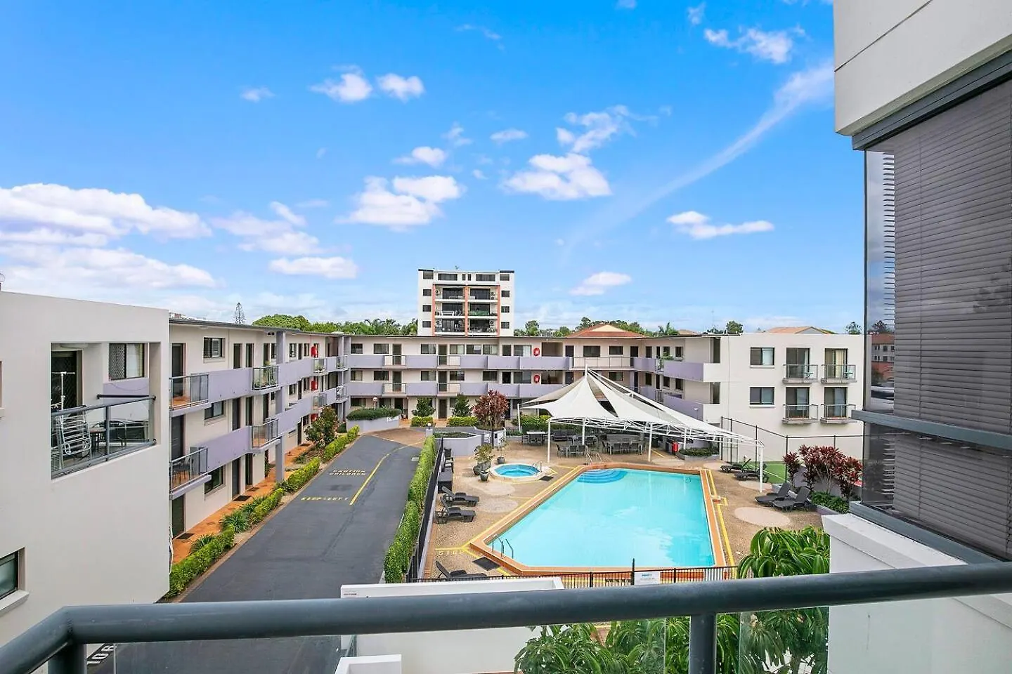 Breezy Beachside - Enjoy Outdoor Fun And Relaxation *