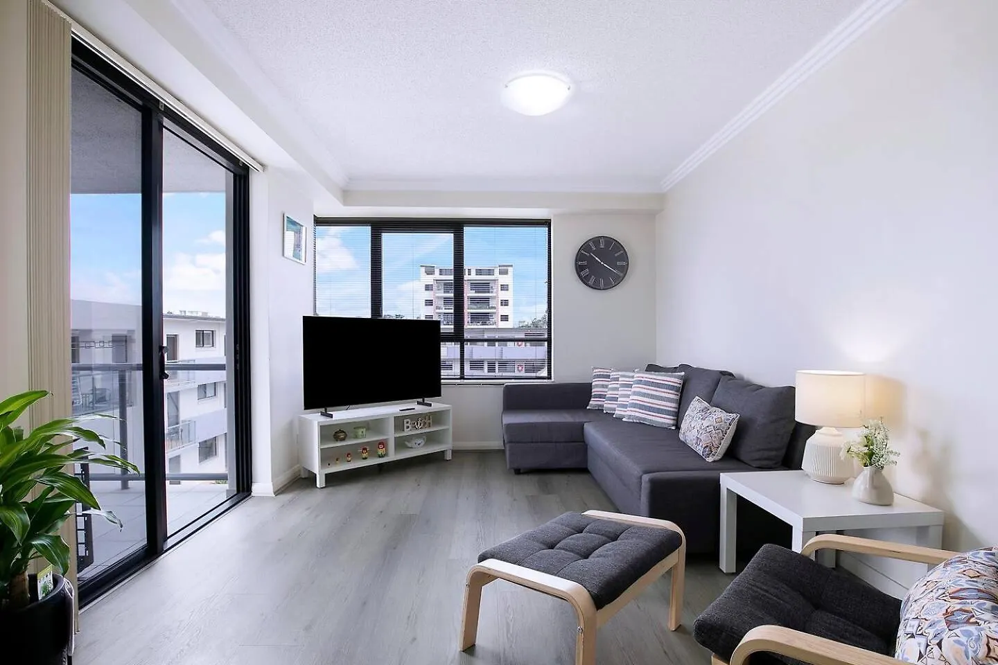 Apartment Breezy Beachside - Enjoy Outdoor Fun And Relaxation Gold Coast