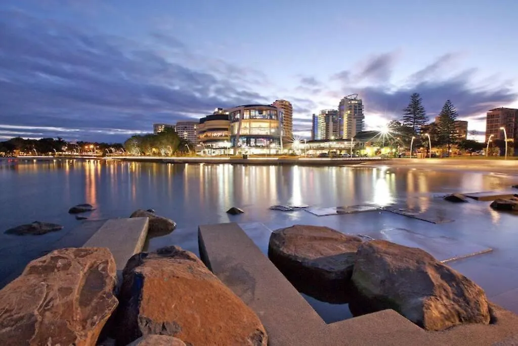 Bare Foot & Beachy On Binya! Pet Friendly House Holiday home Gold Coast