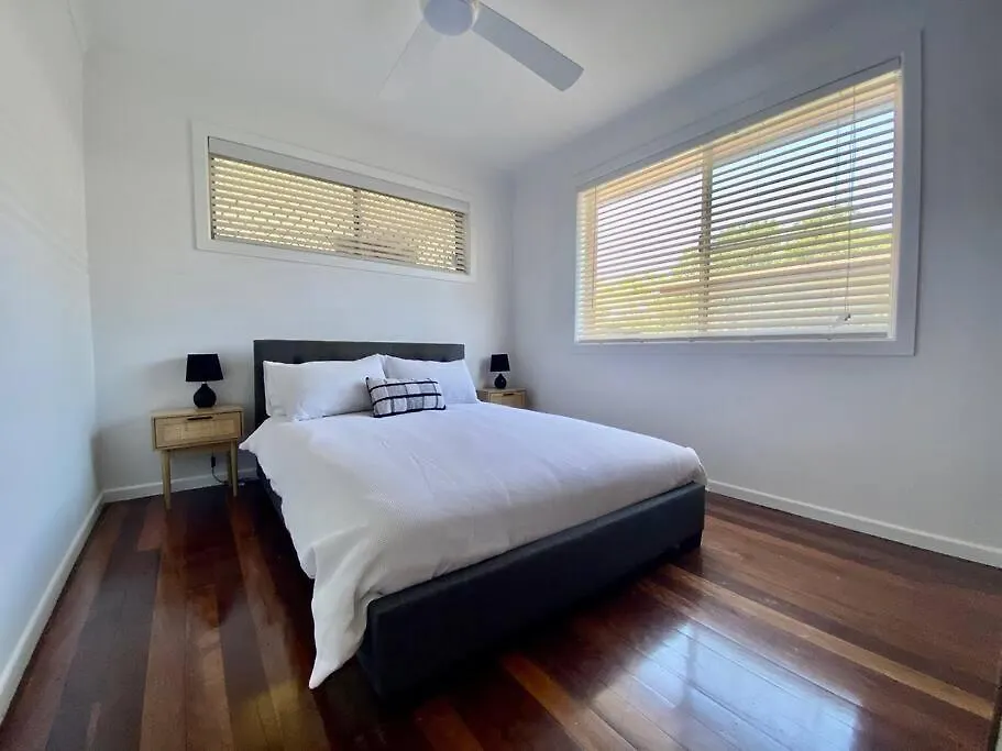 Bare Foot & Beachy On Binya! Pet Friendly House Holiday home Gold Coast