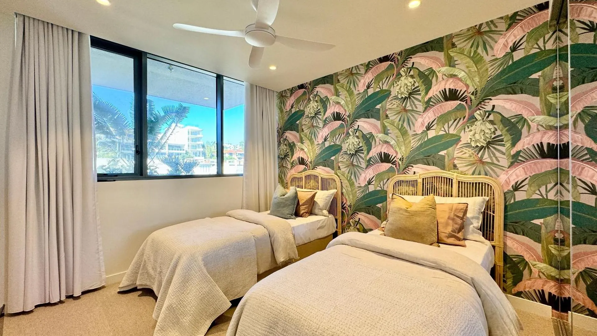 The Reef - Kirra Apartment *