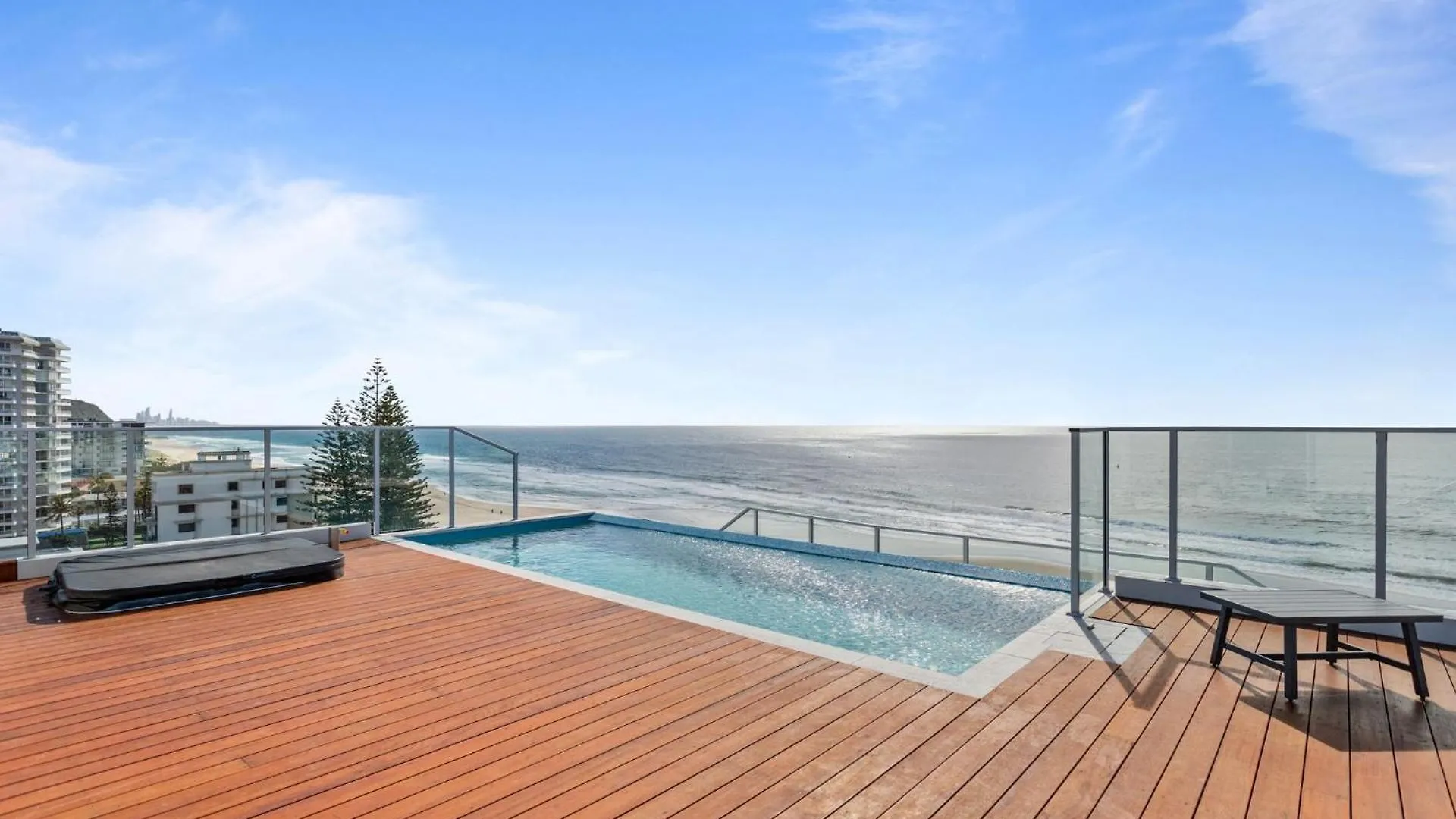 Palm Escape With Rooftop Pool - Coasthm Apartment