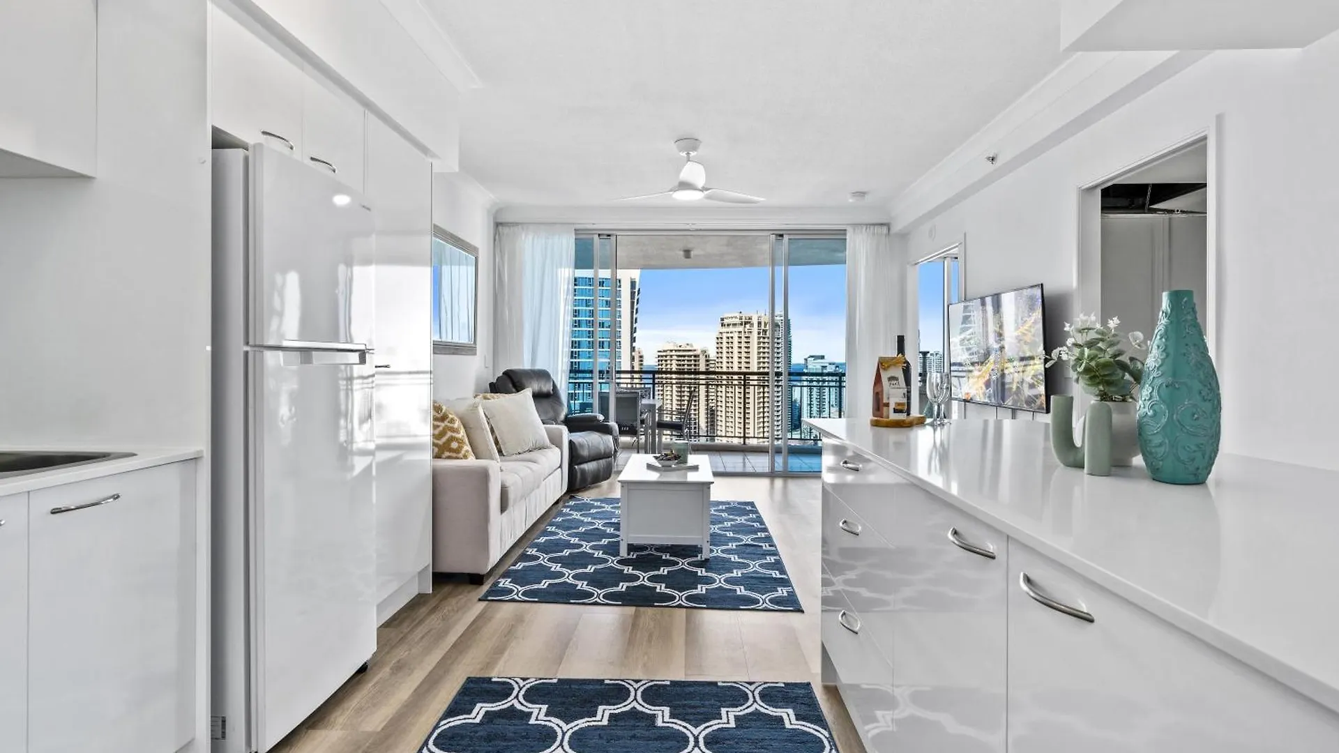 Chevron Renaissance Surfers Paradise Mid Week Madness Deal - Q *