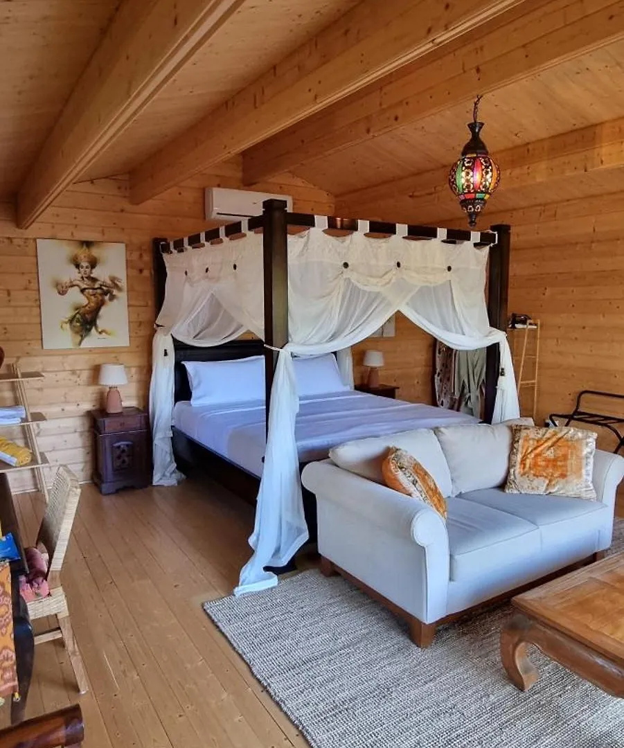 Healing Garden - California King Bed - Uluwatu * 골드코스트