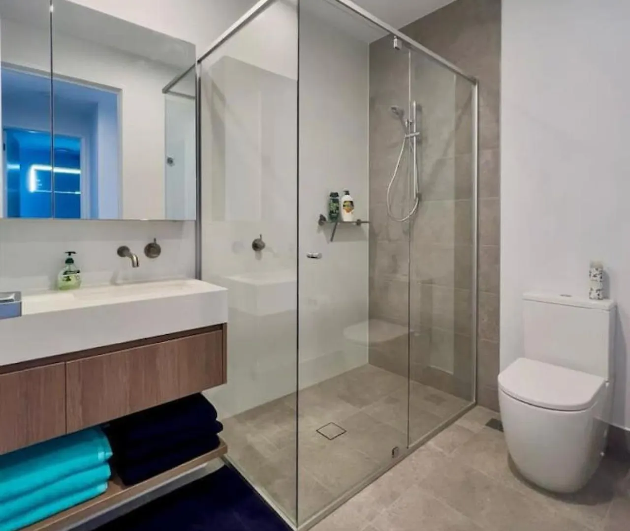 Tranquil Waterside Elegance Holiday home *