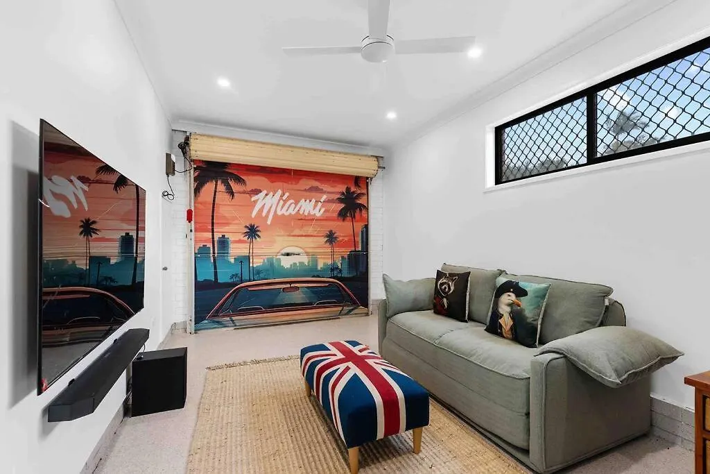 Coastal Comfort In Burleigh Heads Parking And Wifi
