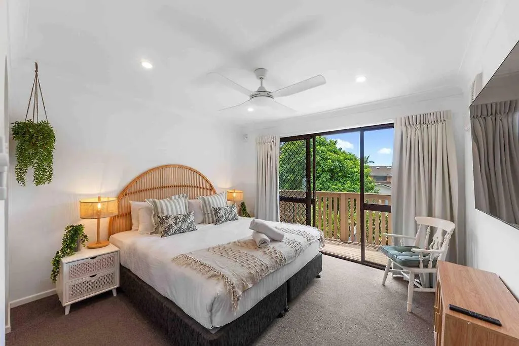 Coastal Comfort In Burleigh Heads Parking And Wifi Holiday home Gold Coast