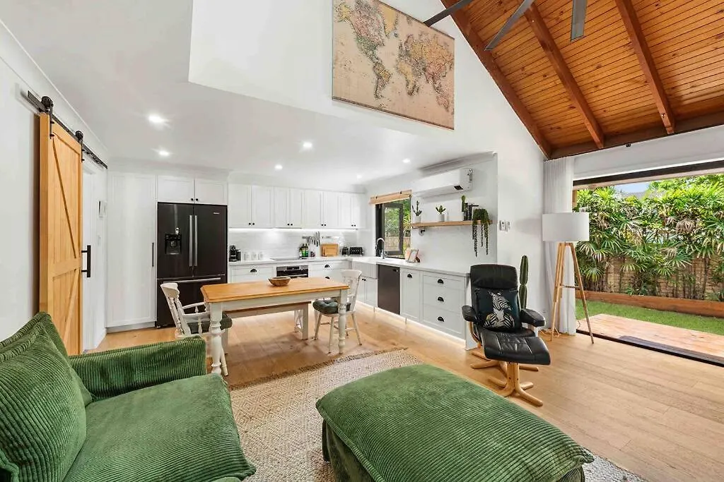 Coastal Comfort In Burleigh Heads Parking And Wifi Holiday home *