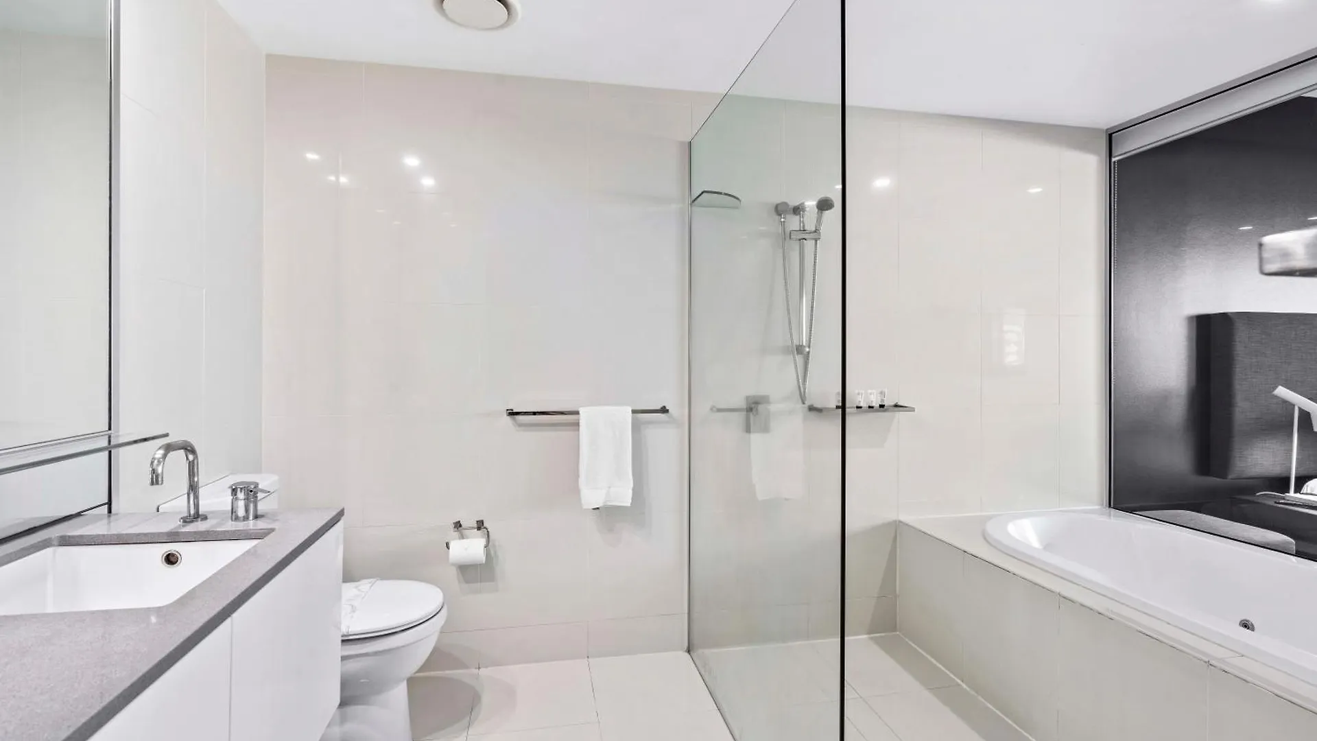 Apartamento Two Bedroom Self Contained - Circle On Cavill - Privately Managed *