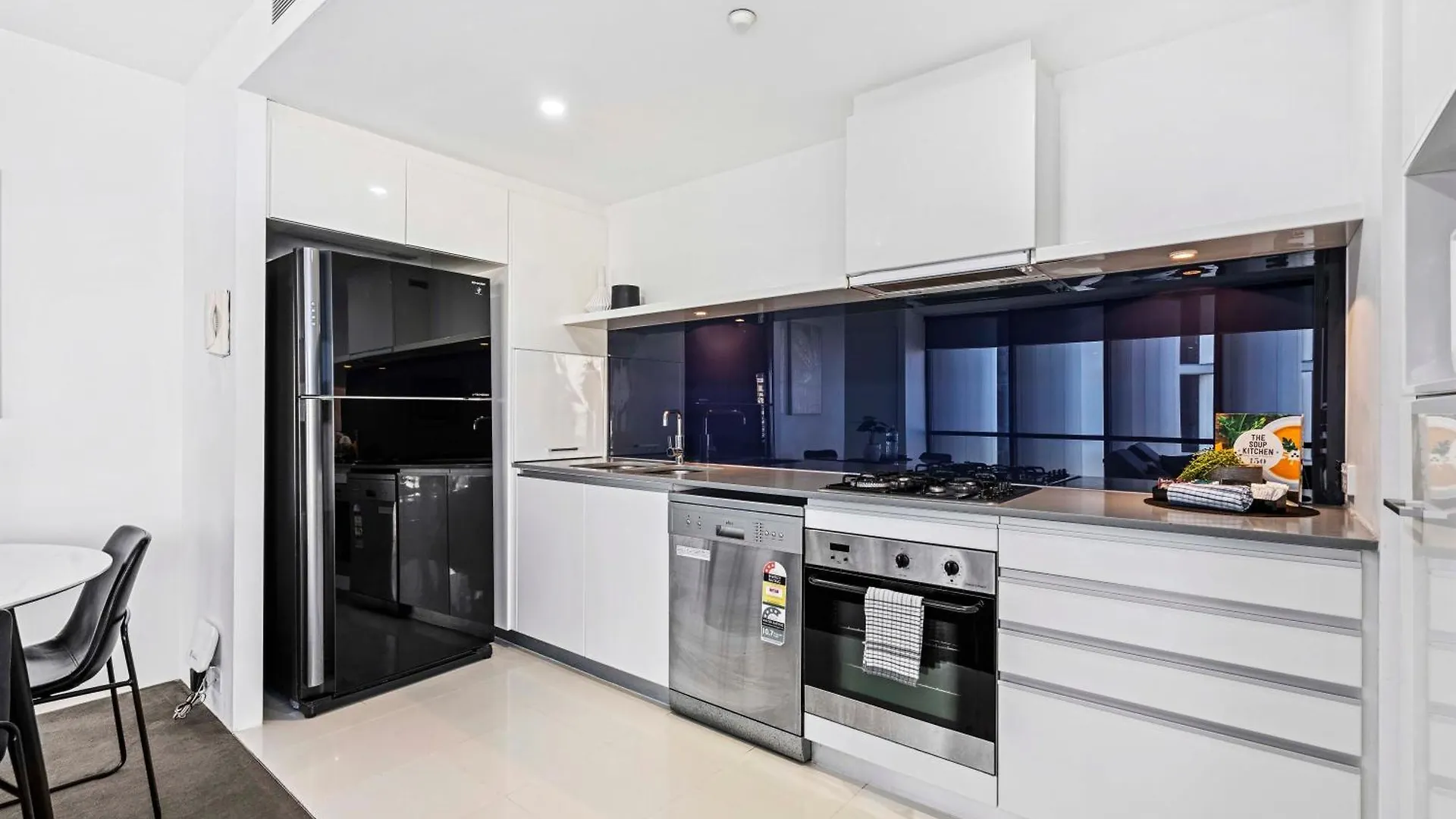 Apartamento Two Bedroom Self Contained - Circle On Cavill - Privately Managed