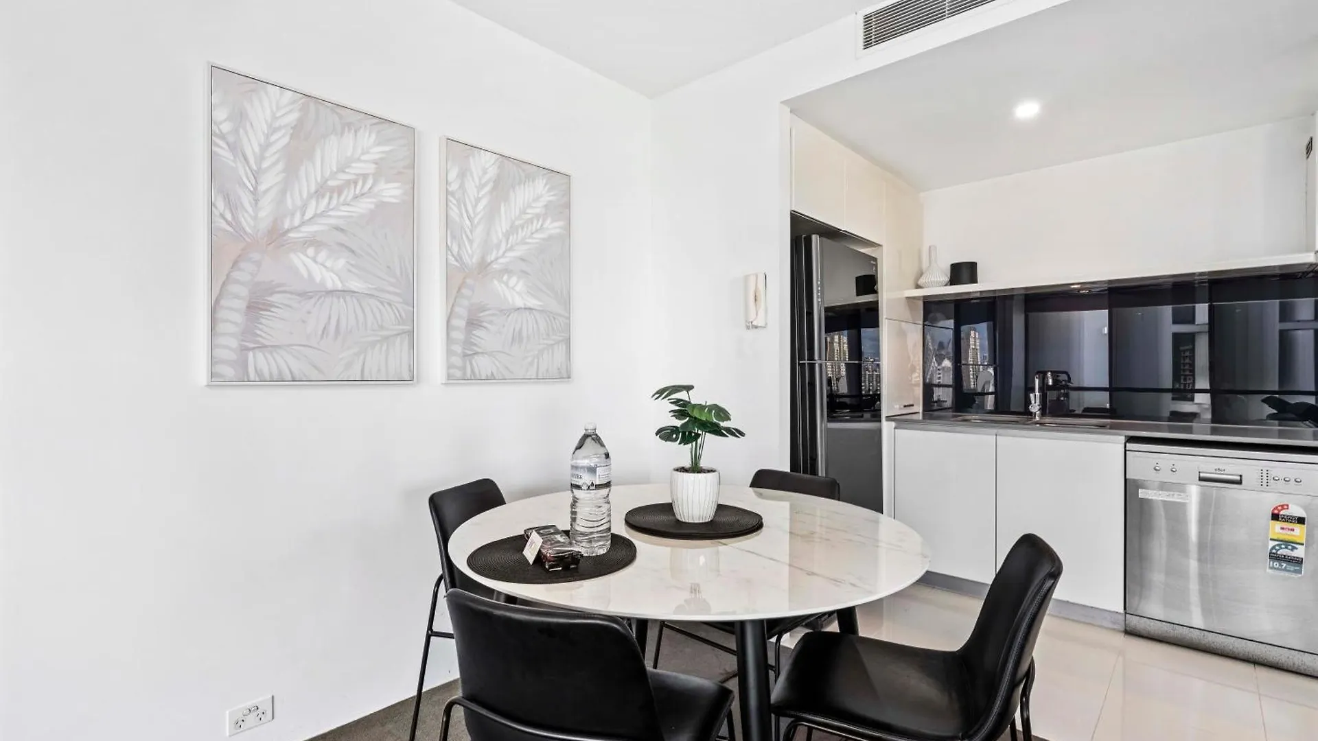 Apartamento Two Bedroom Self Contained - Circle On Cavill - Privately Managed *