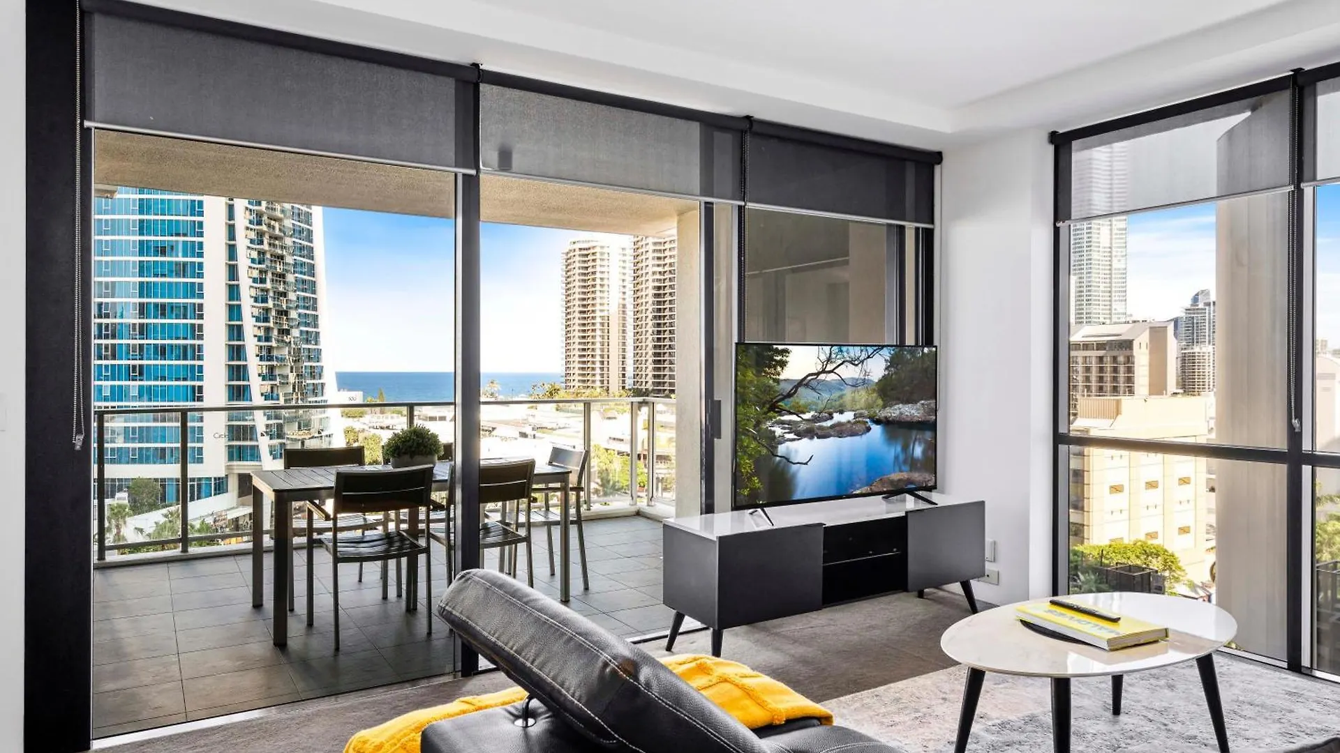 Two Bedroom Self Contained - Circle On Cavill - Privately Managed Gold Coast