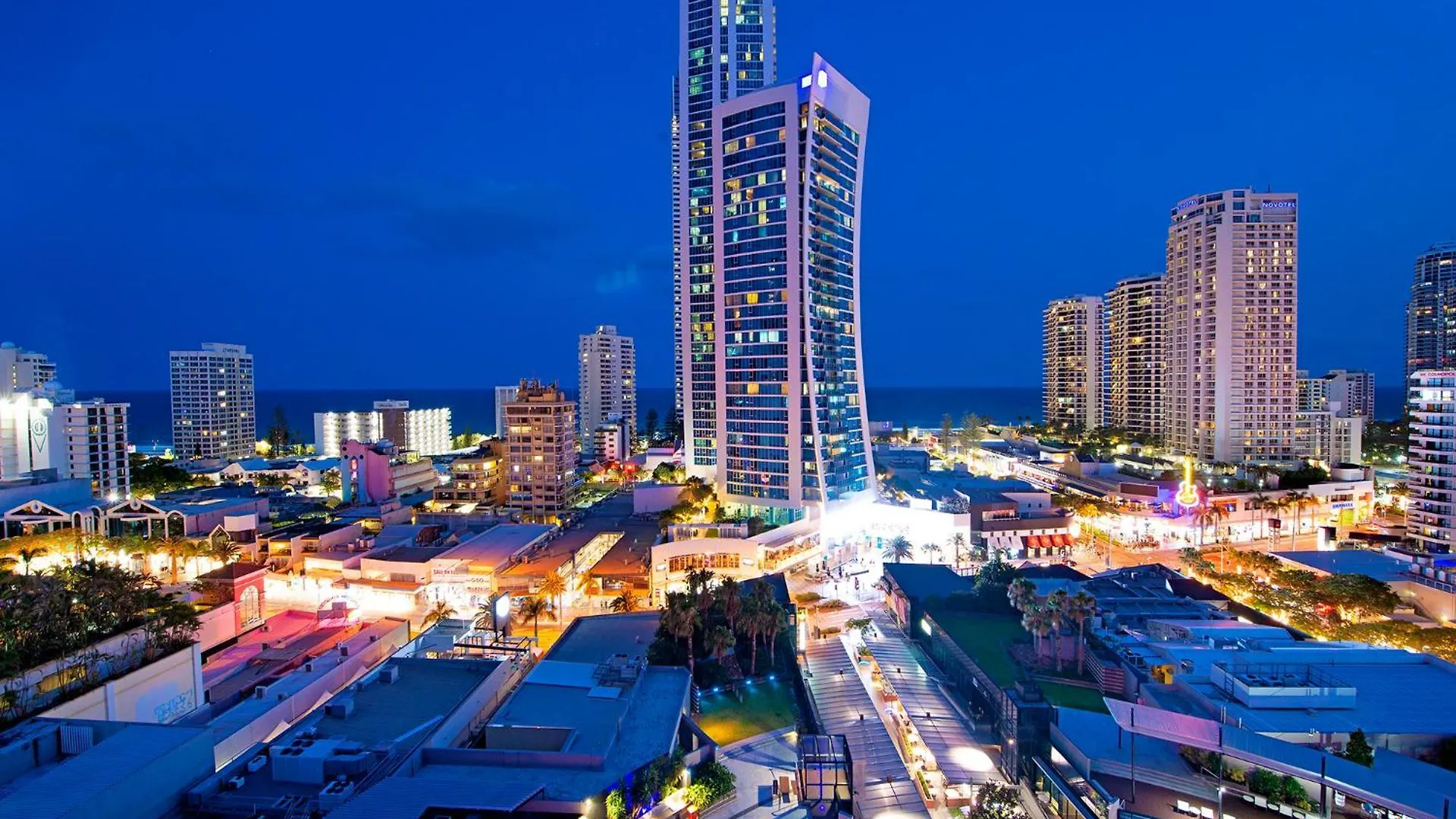 Two Bedroom Self Contained - Circle On Cavill - Privately Managed Apartamento