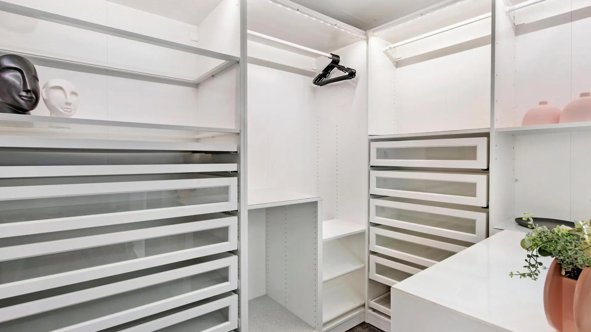 Two Bedroom Self Contained - Circle On Cavill - Privately Managed