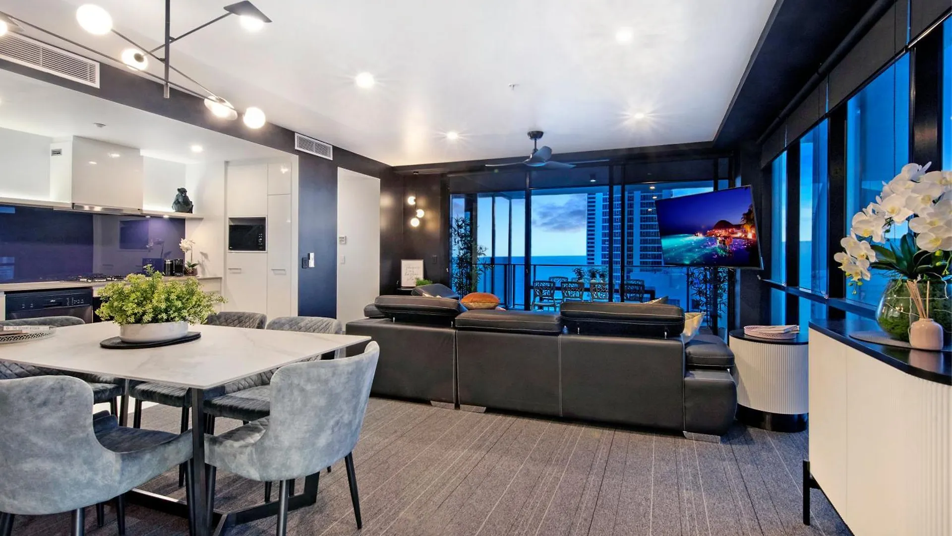 Two Bedroom Self Contained - Circle On Cavill - Privately Managed Gold Coast