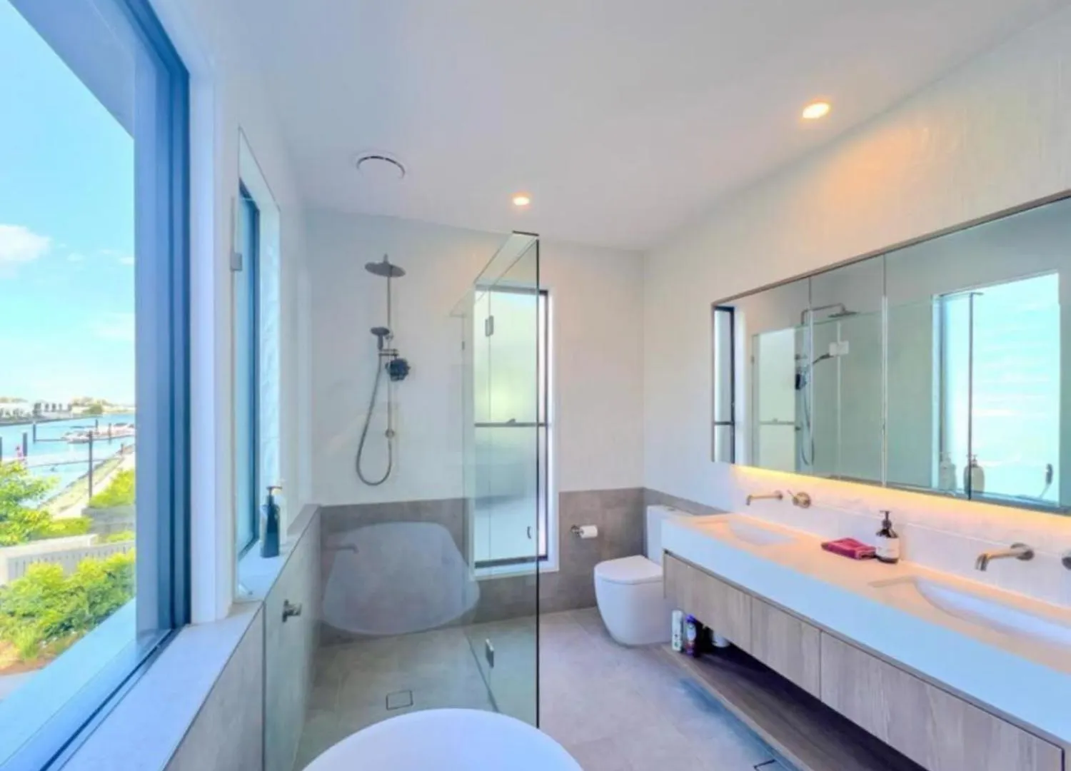Tranquil Waterside Elegance * Gold Coast
