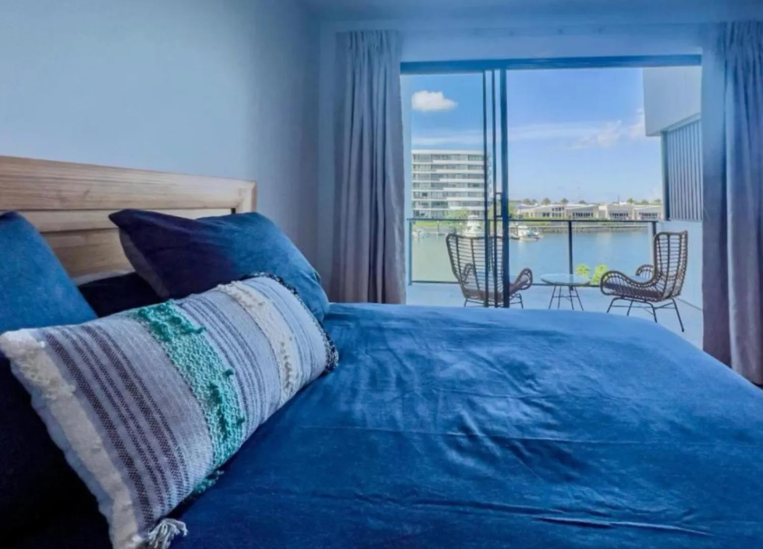 Holiday home Tranquil Waterside Elegance *