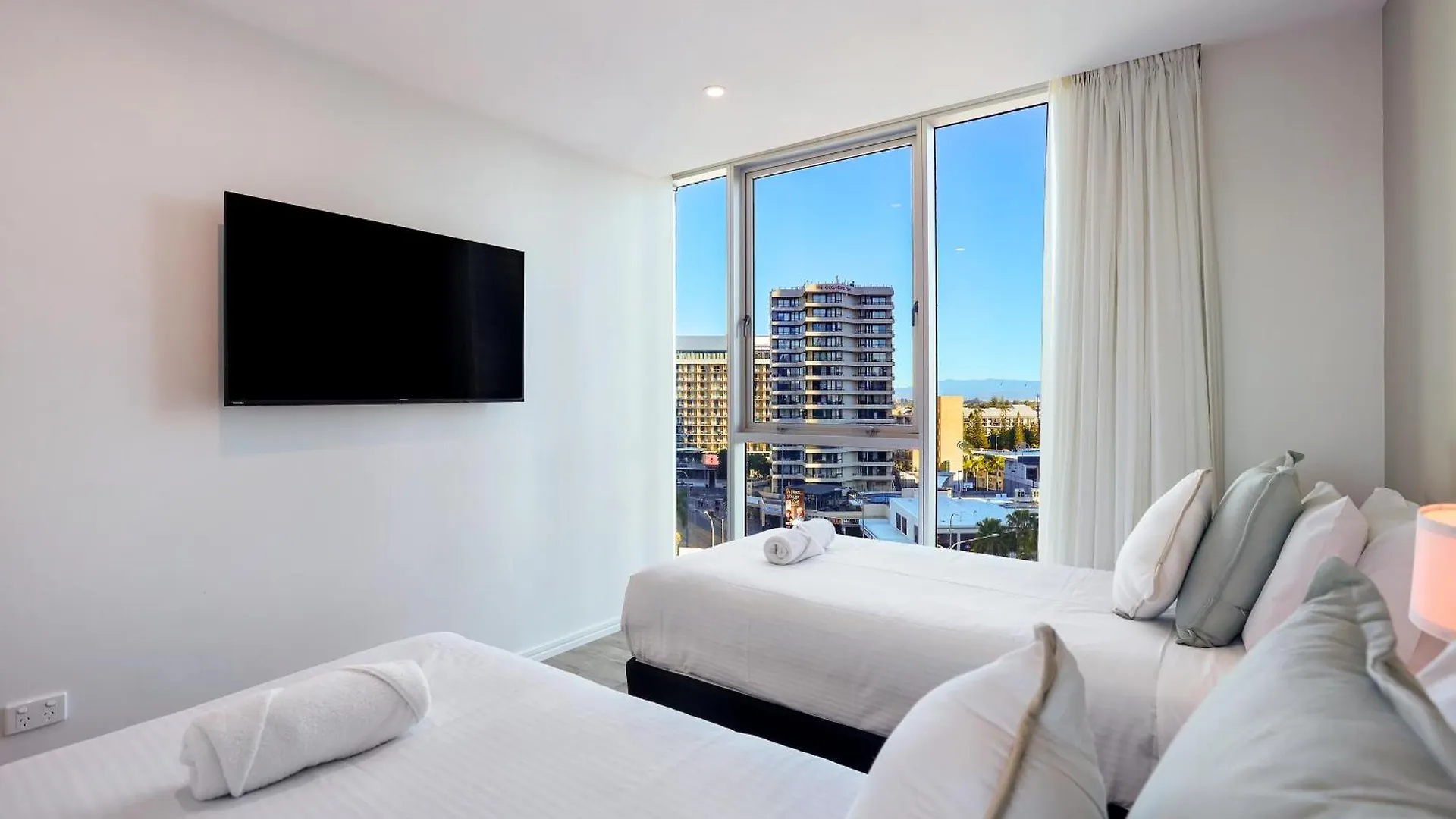 Perfect H Tower Getaway Sufers Paradise Apartment