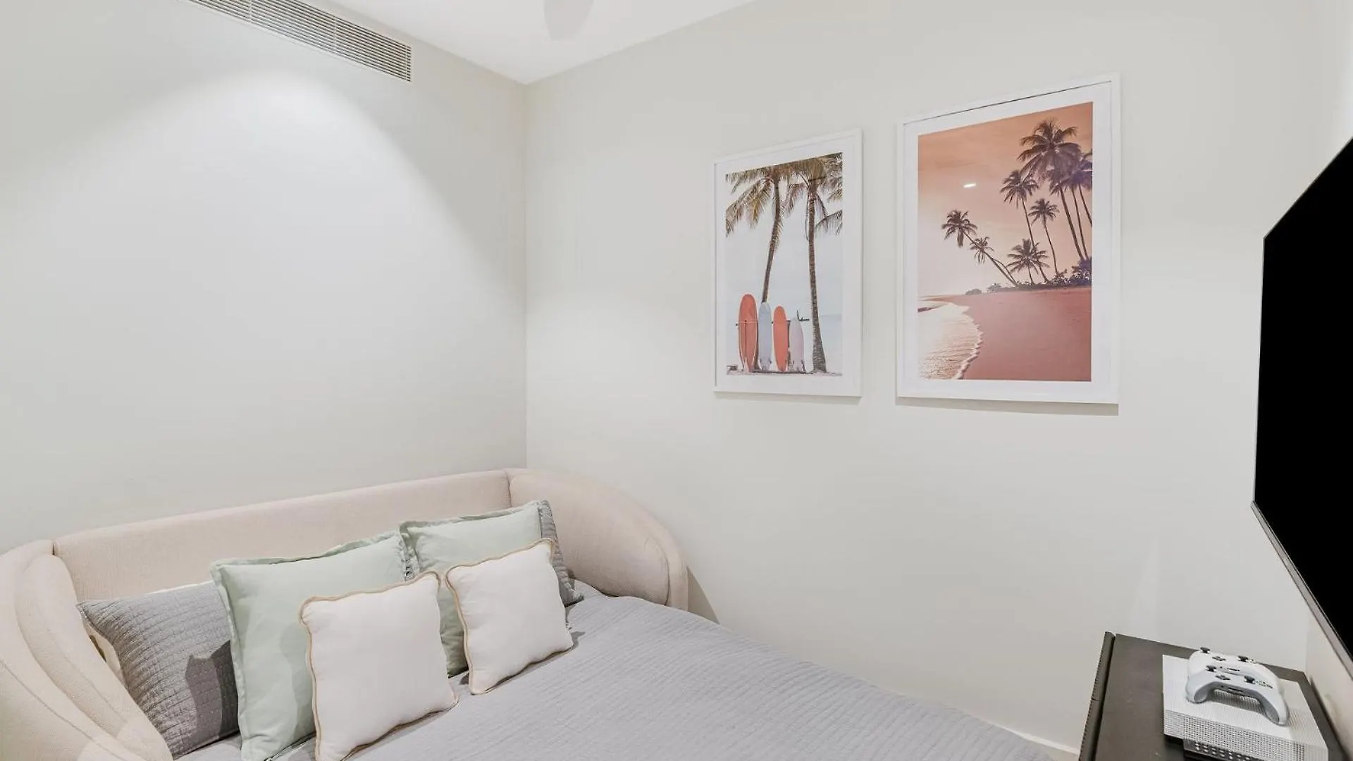 Miles At Kirra Point 303 Apartment