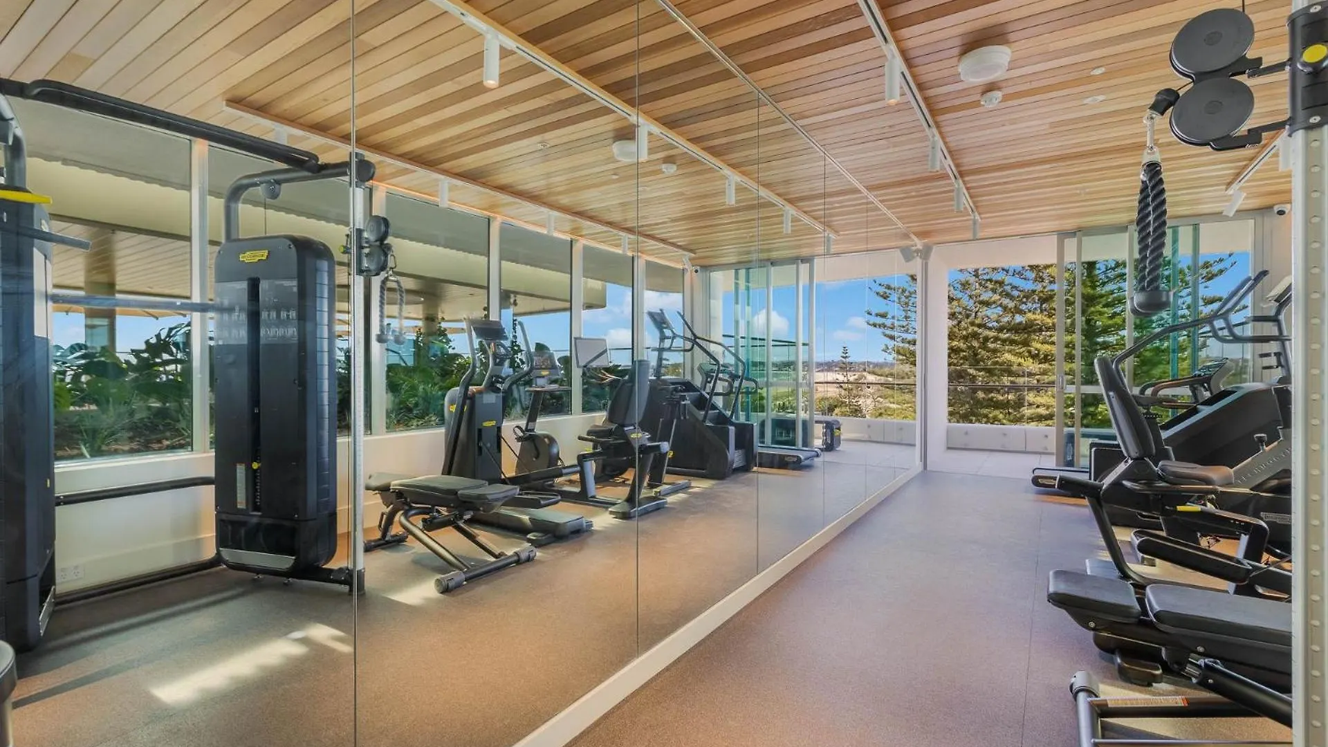 Apartment Miles At Kirra Point 303 *