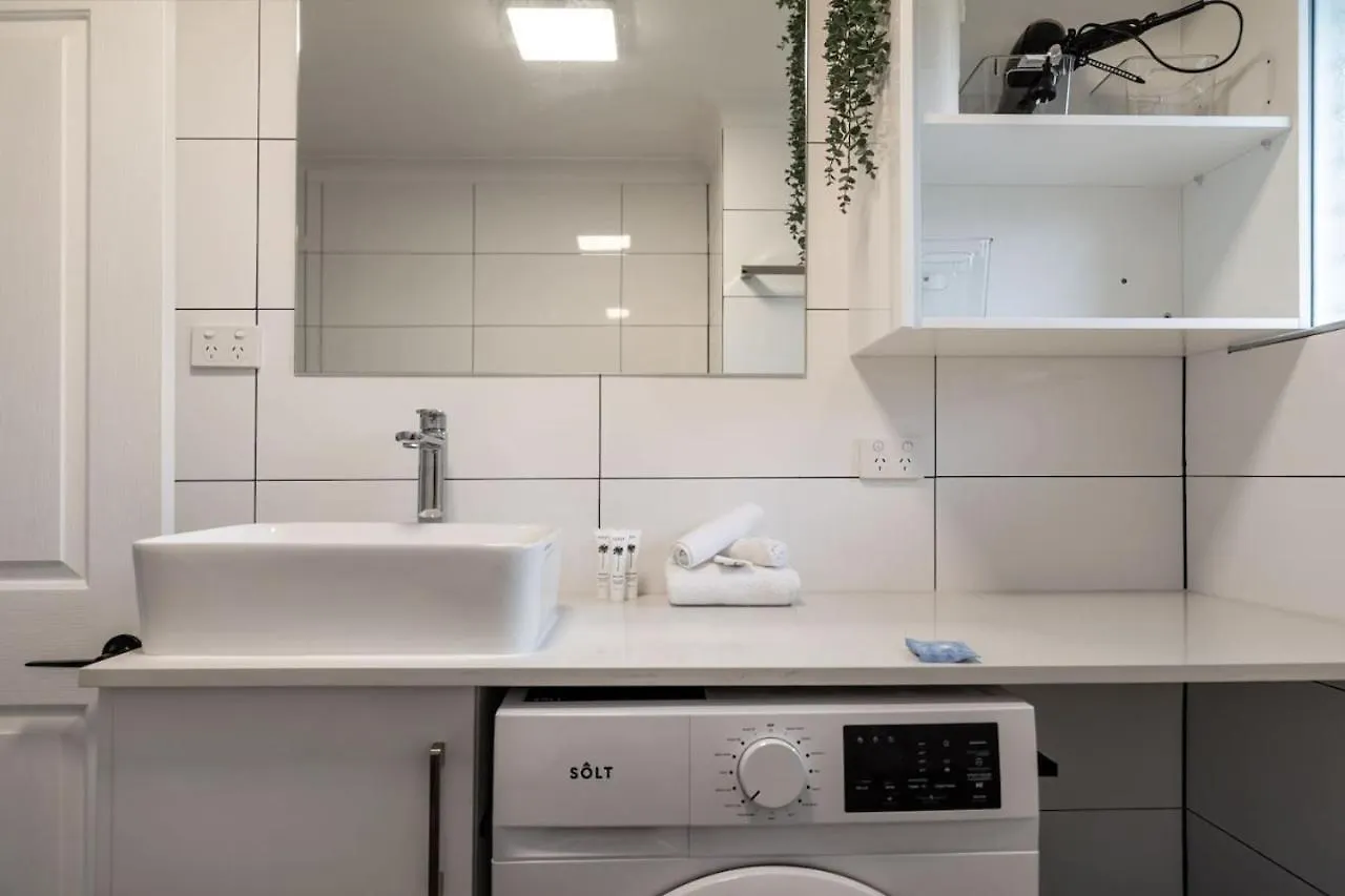 Coastal Comfort - Steps From The Apartment Gold Coast