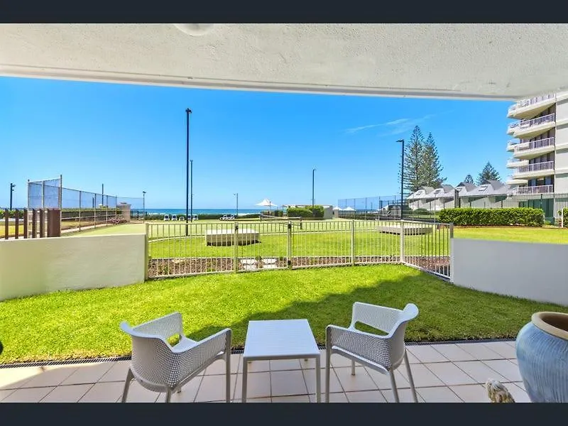 Front Oasis With Private Courtyard Gold Coast