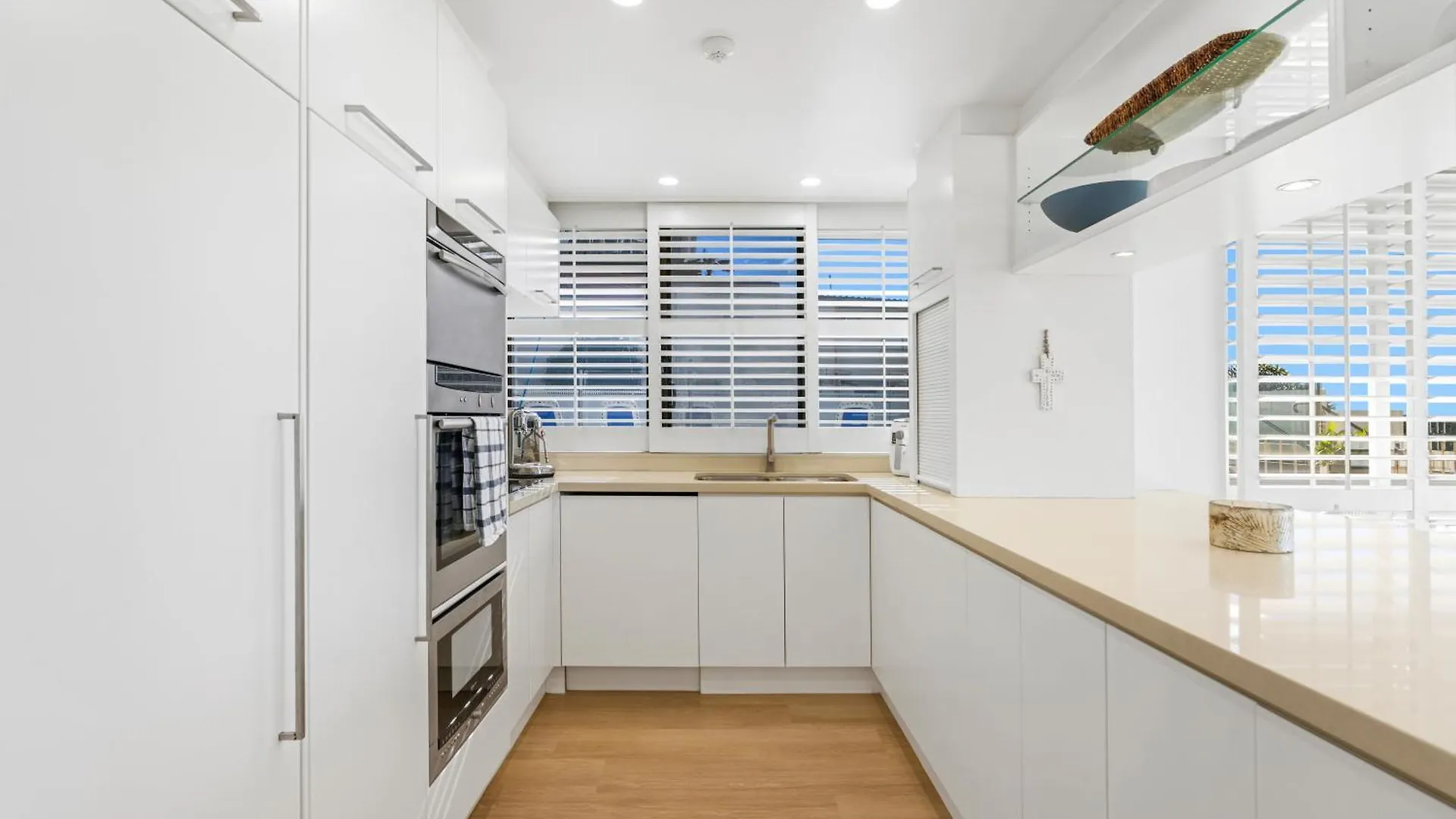 Front Oasis With Private Courtyard Gold Coast