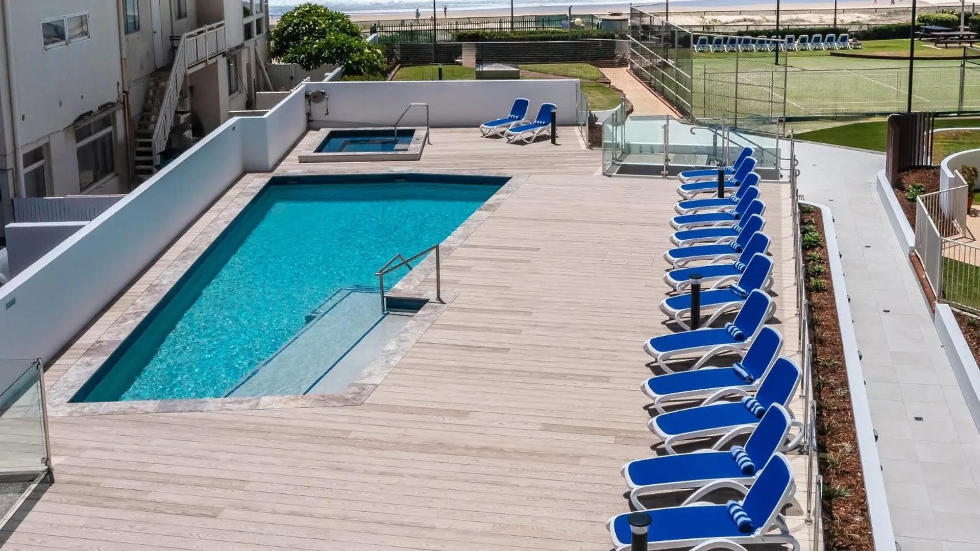 Front Oasis With Private Courtyard Gold Coast