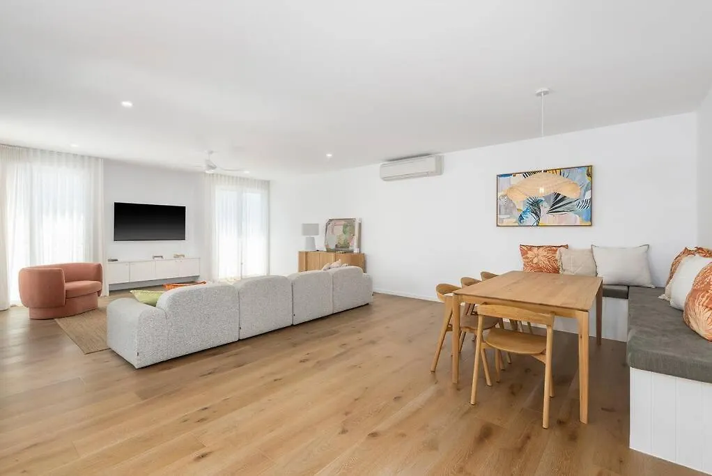 Prime Burleigh Location *