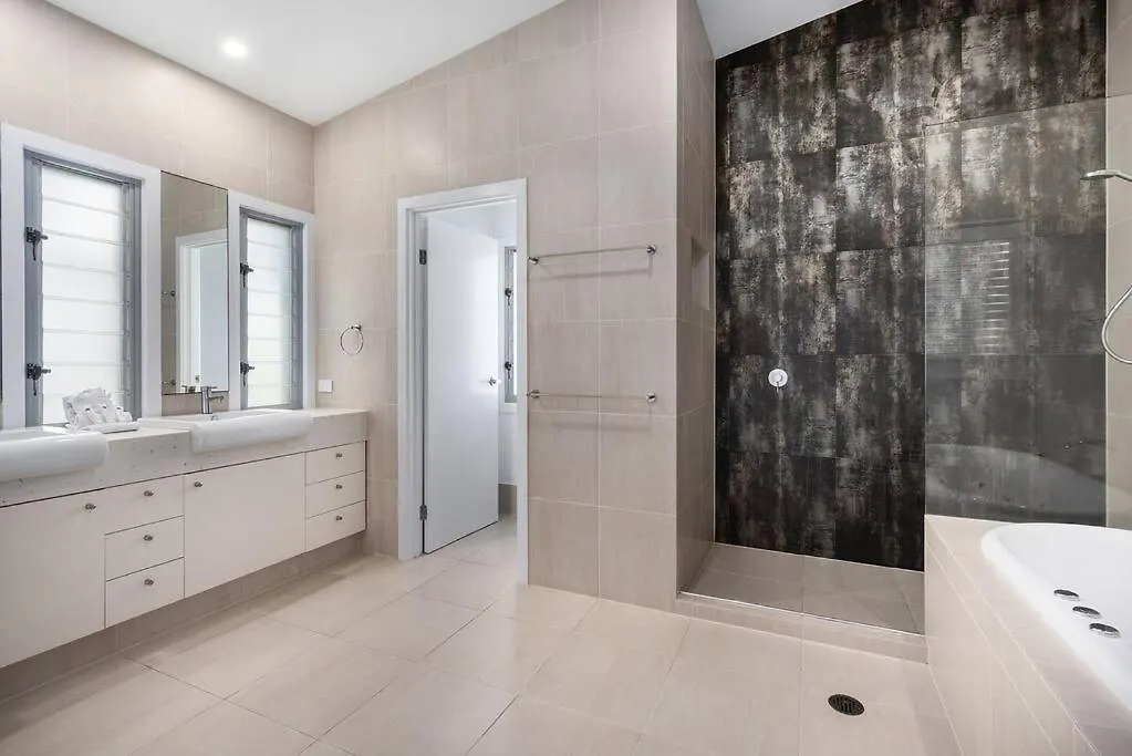 Prime Burleigh Location Gold Coast