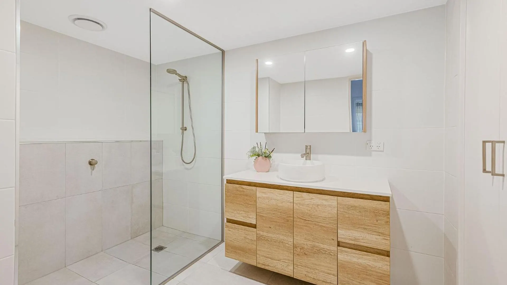 3 Haig Place Apartment *