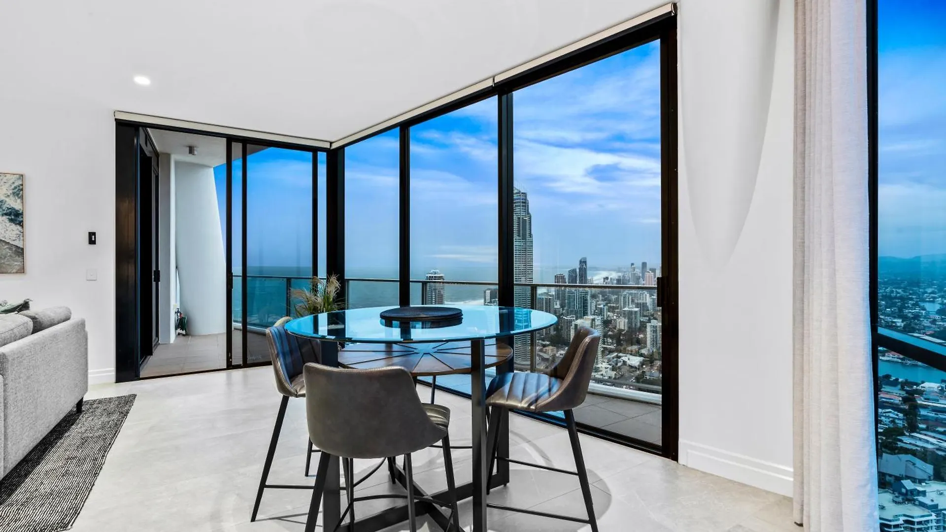 Circle On Cavill - Self Contained & Privately Managed - Wow Gold Coast