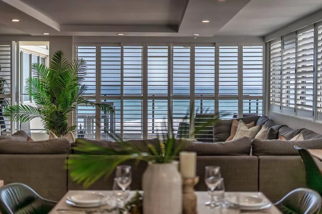 Apartment Absolute Beachfront 3b Pool