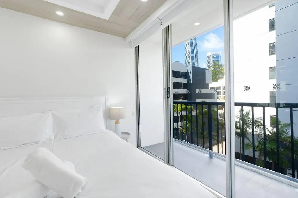 Διαμέρισμα 2br Modern Surfers Paradise *