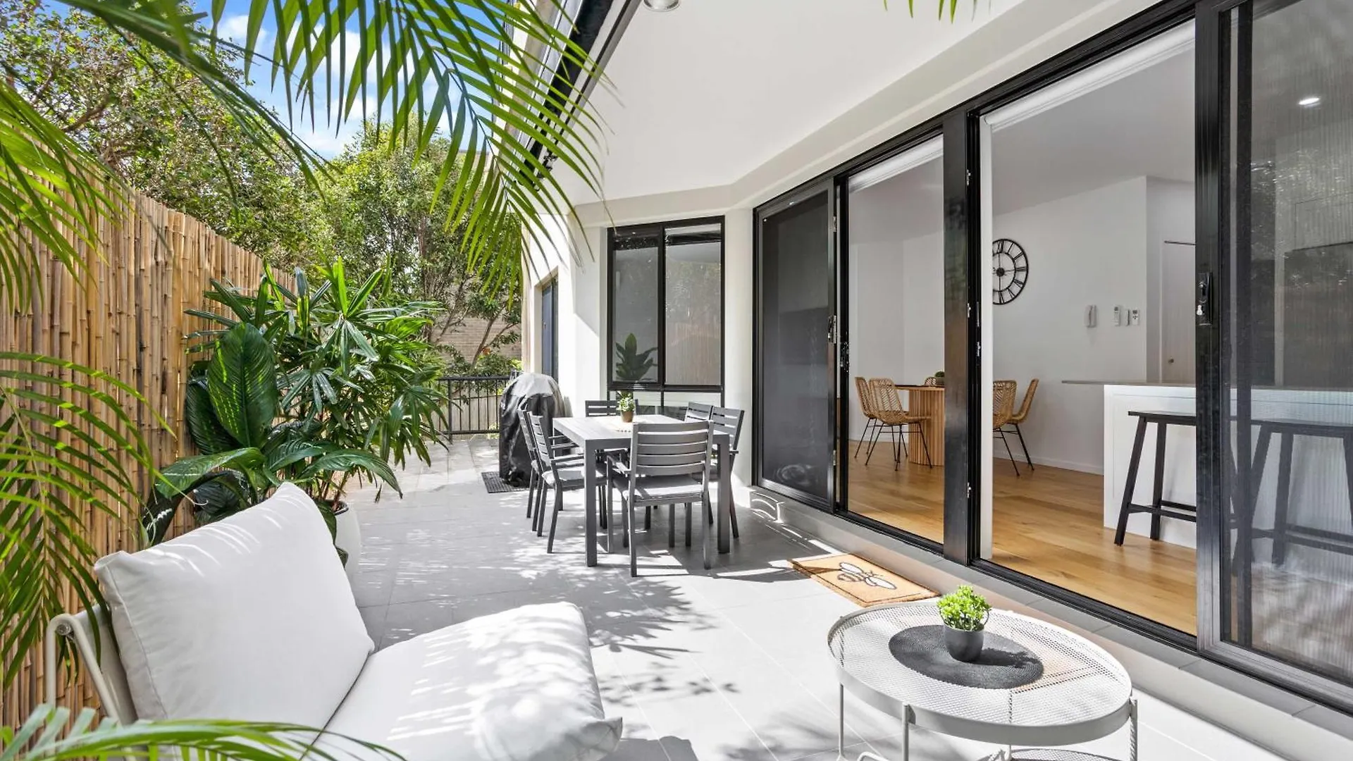Private Burleigh Retreat, Short Walk To Apartment *